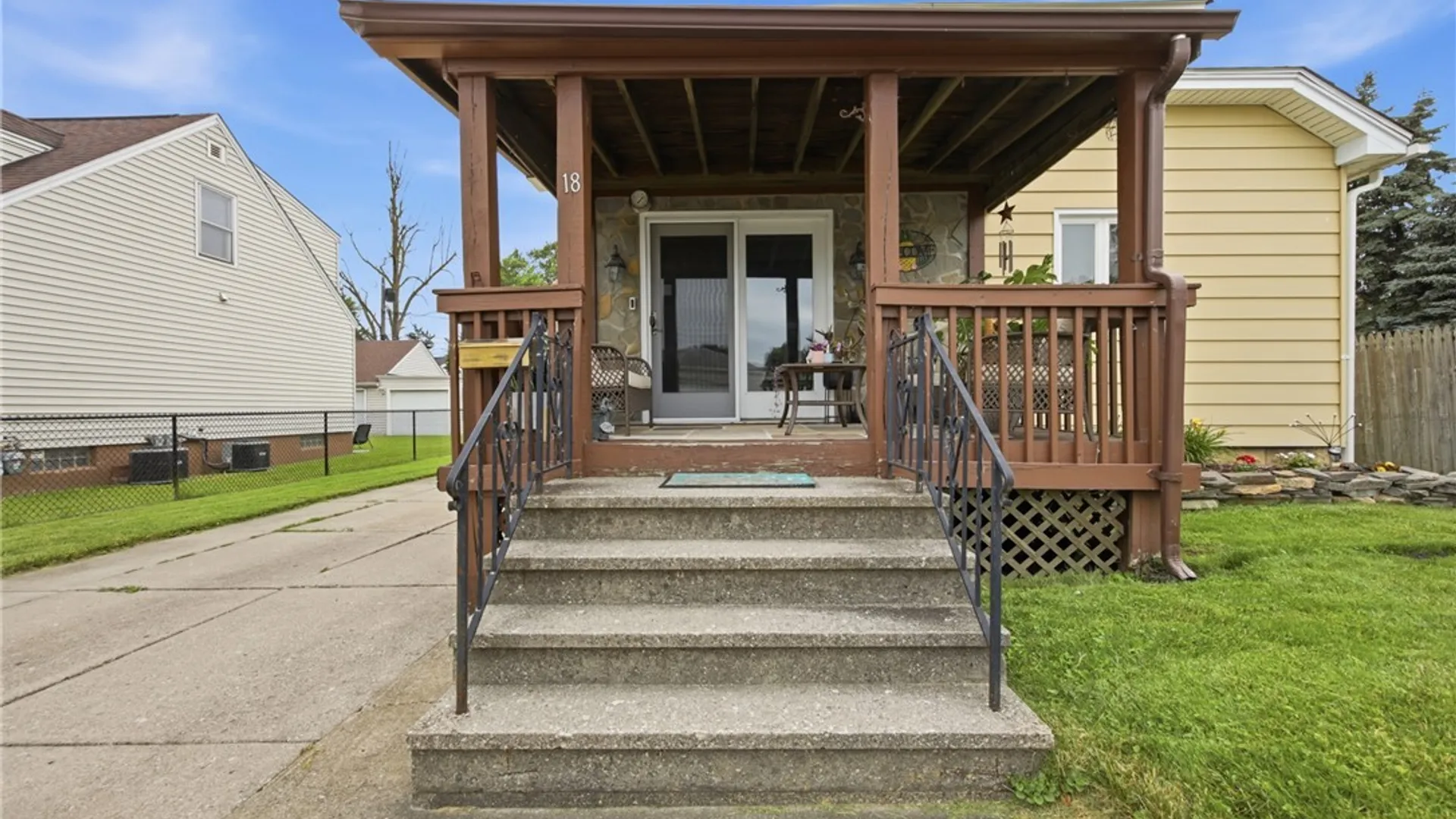 Property at 18 Stratford Place, Cheektowaga, NY 14225 3