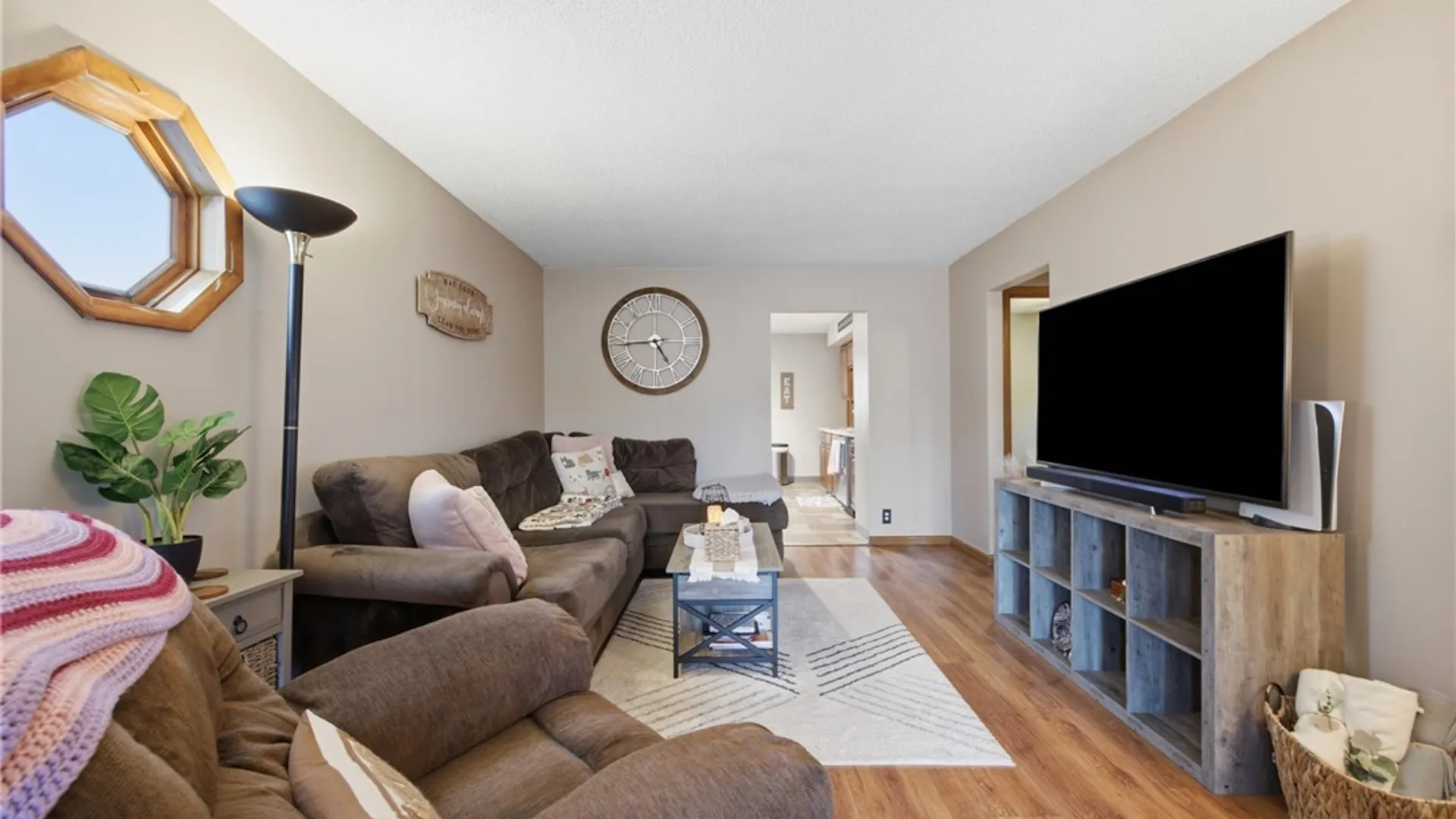 Property at 18 Stratford Place, Cheektowaga, NY 14225 6