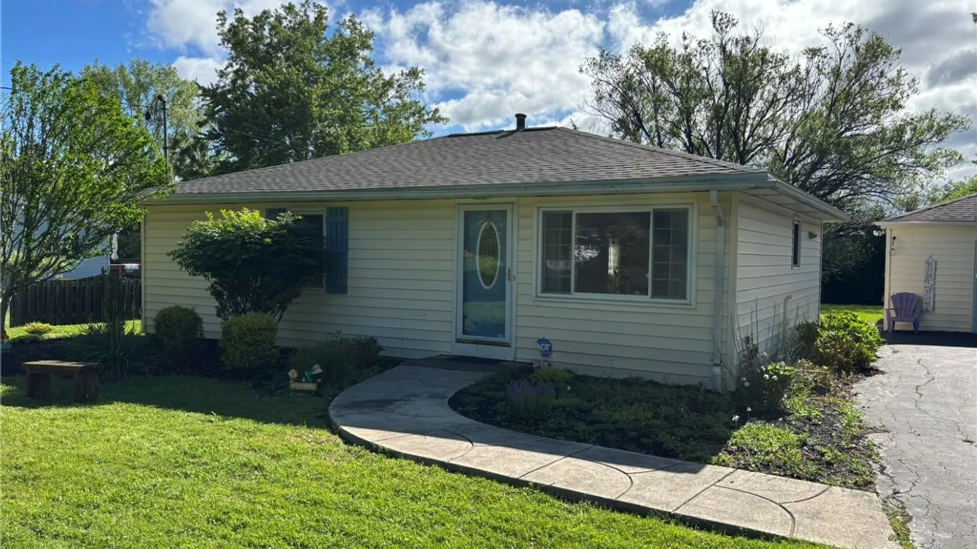 Property at 3777 Wolf Road, Hamburg, NY 14127 2