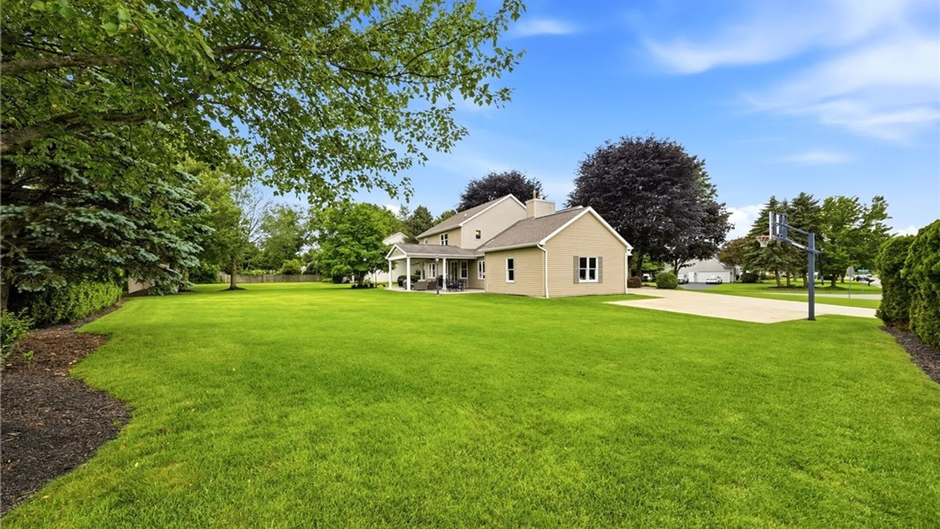 Property at 72 Burbank Drive, Orchard Park, NY 14127 44