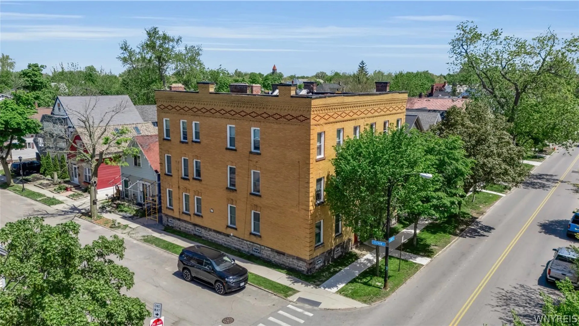 Property at 466 W Ferry, Buffalo, NY 14213 8