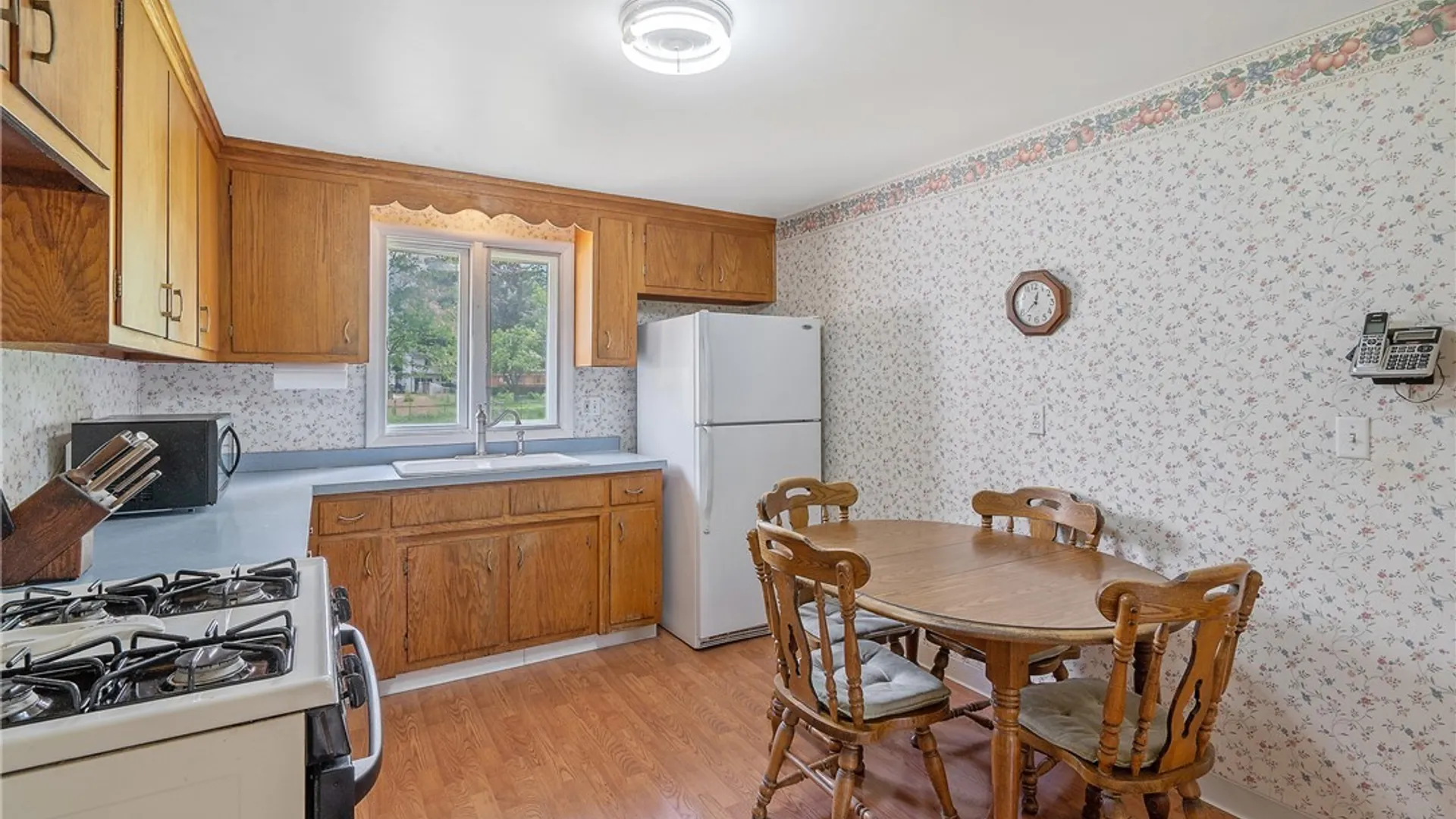 Property at 221 Greentree Drive, DeWitt, NY 13057 10