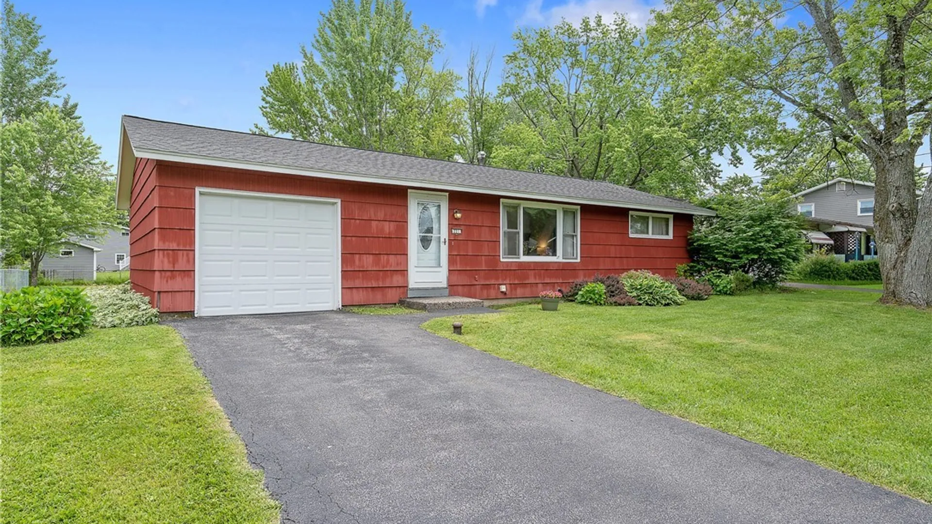 Property at 221 Greentree Drive, DeWitt, NY 13057 2