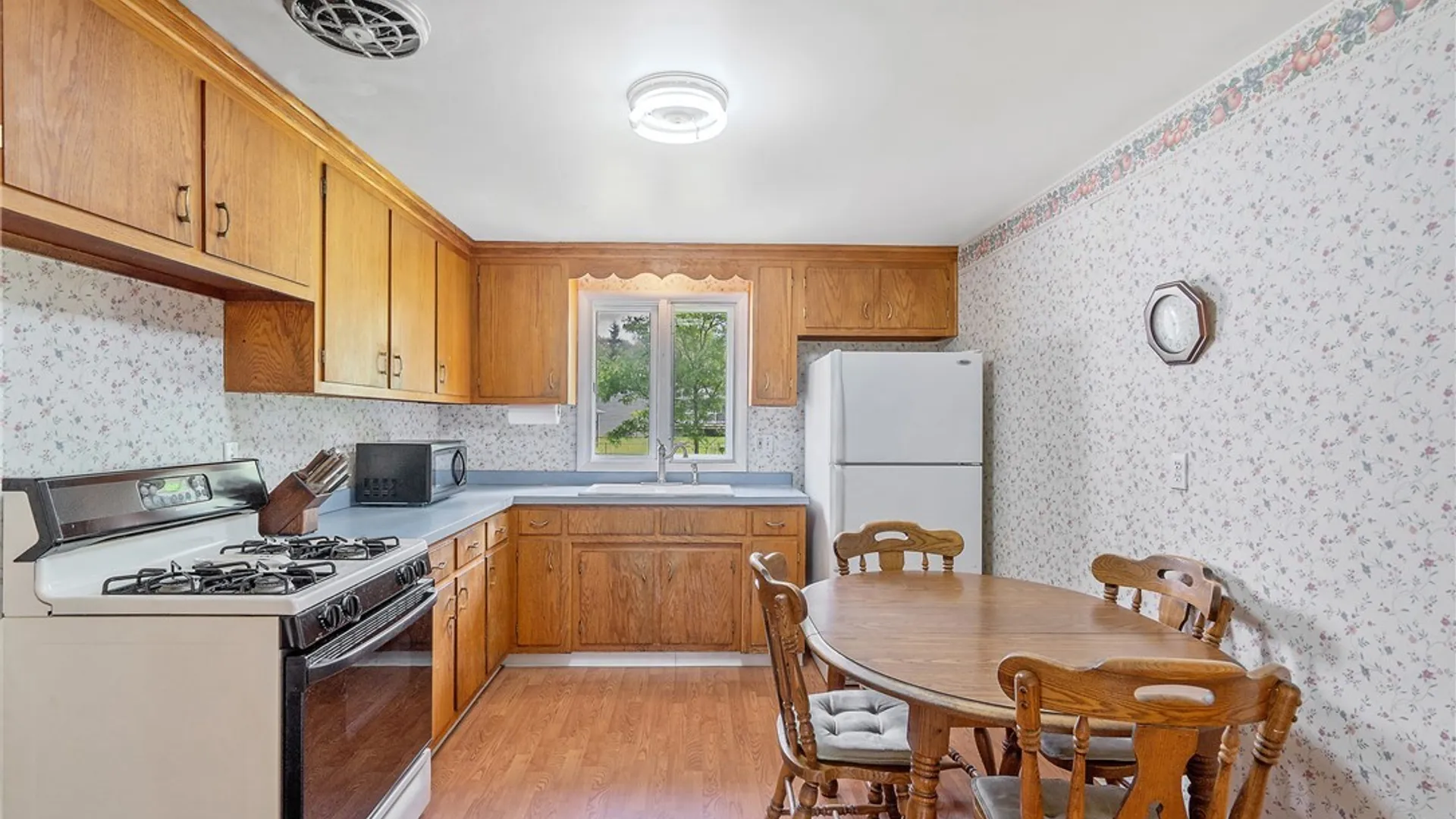 Property at 221 Greentree Drive, DeWitt, NY 13057 8