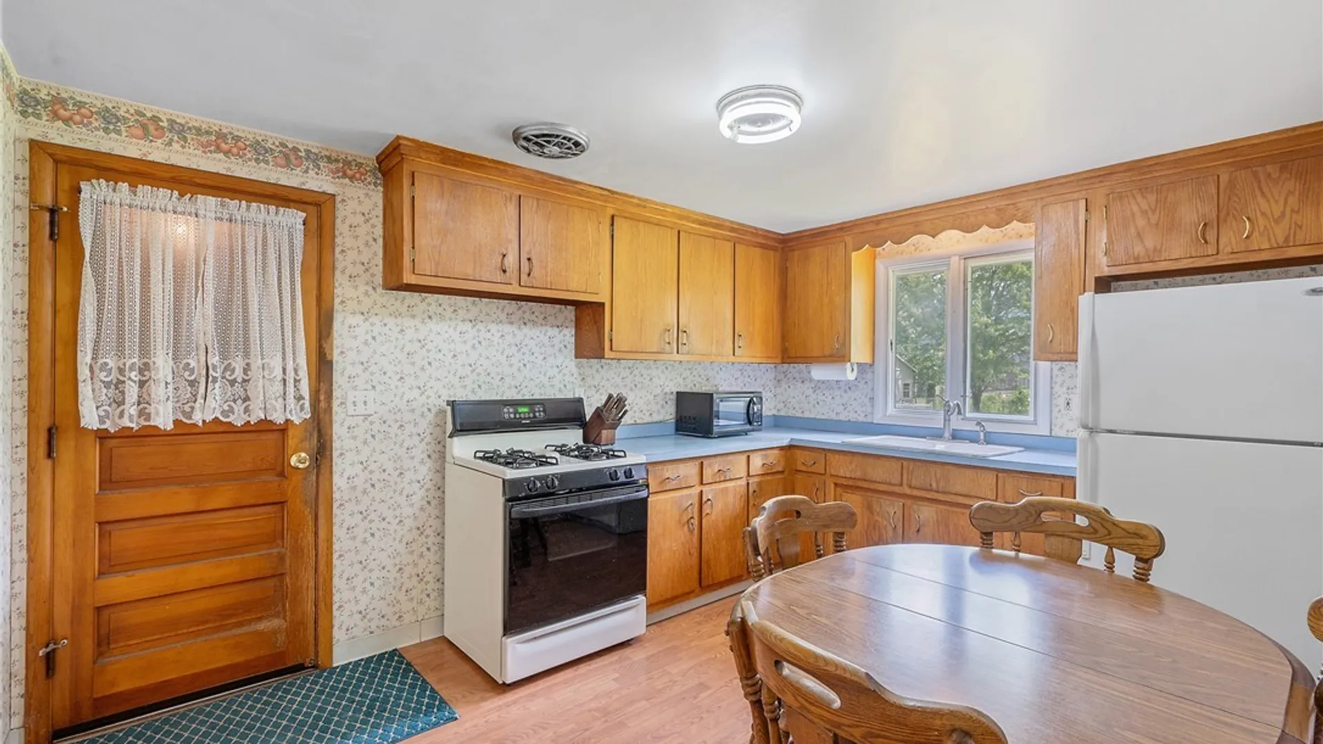 Property at 221 Greentree Drive, DeWitt, NY 13057 9