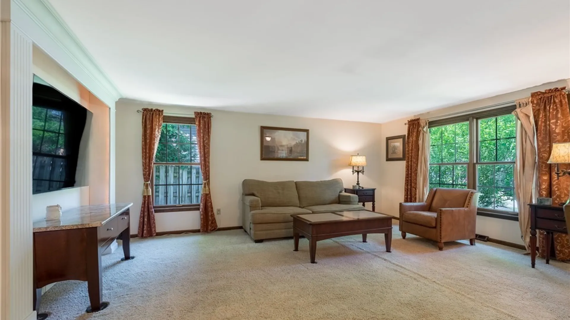 Property at 29 Haymarket Square, Amherst, NY 14051 6