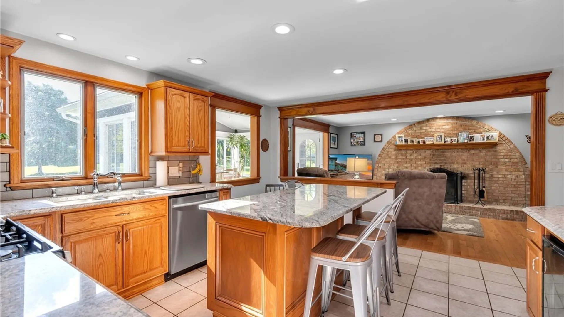 Property at 31 Carmelite Drive, West Seneca, NY 14224 11