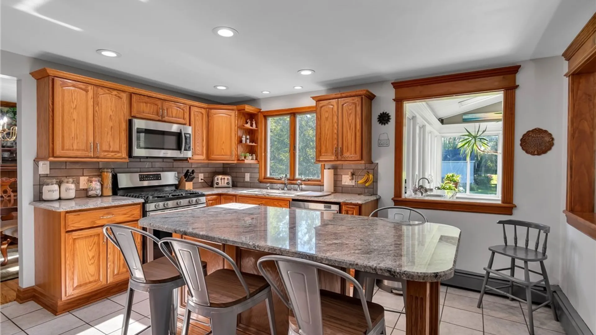 Property at 31 Carmelite Drive, West Seneca, NY 14224 12