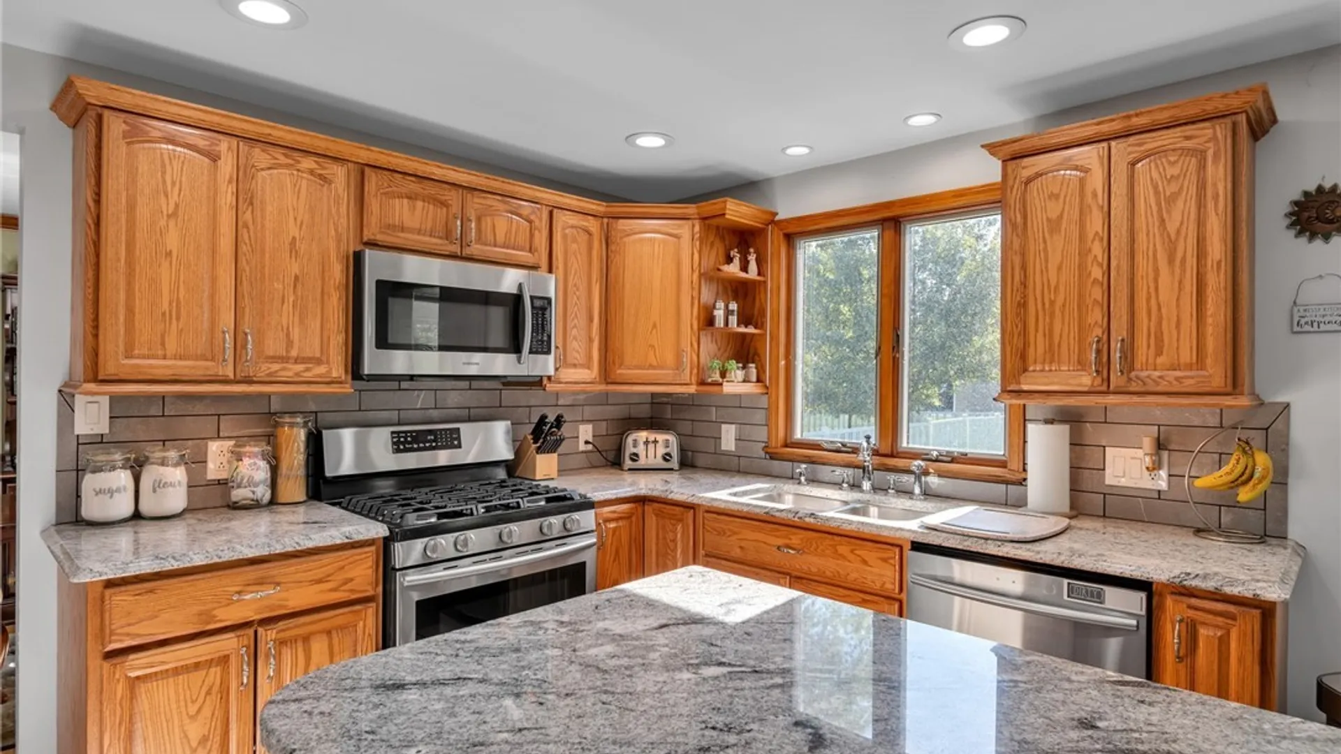 Property at 31 Carmelite Drive, West Seneca, NY 14224 13