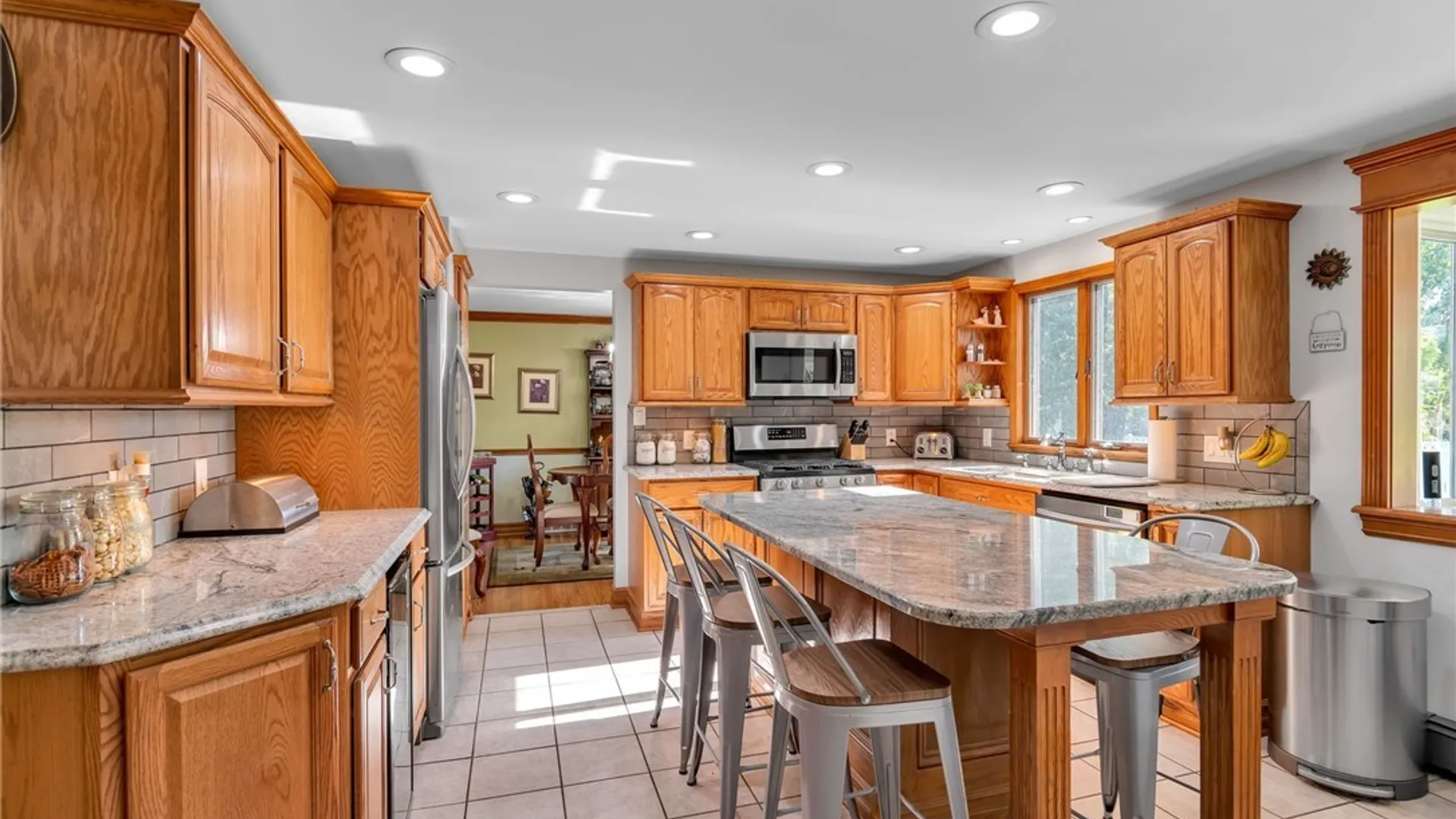 Property at 31 Carmelite Drive, West Seneca, NY 14224 14
