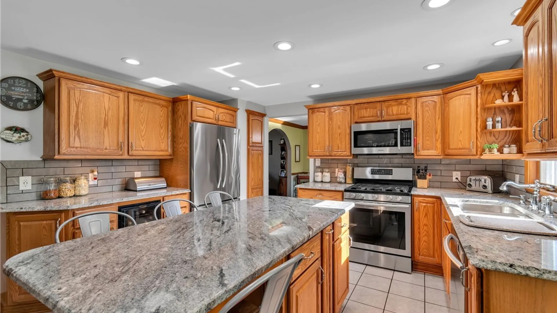 Property at 31 Carmelite Drive, West Seneca, NY 14224 15
