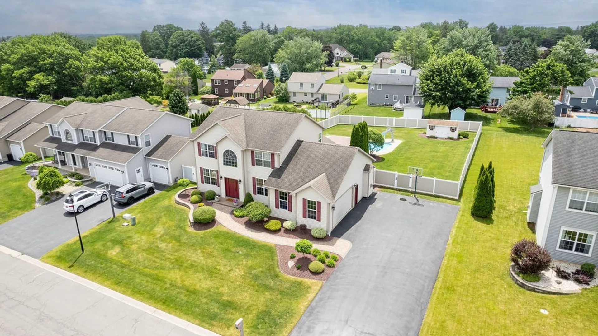 Property at 5056 Constitution Lane, Salina, NY 13088 4
