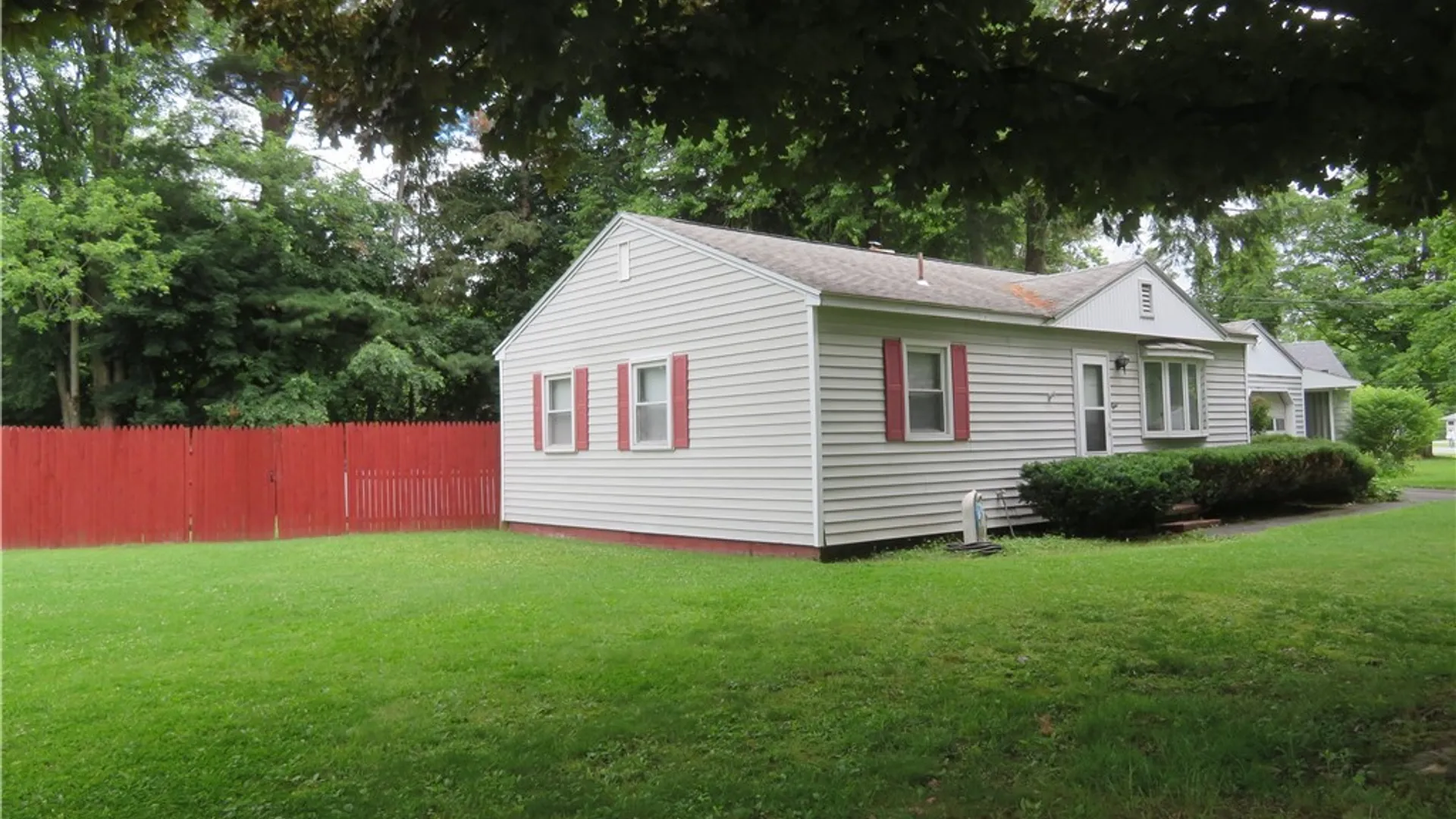 Property at 8 Pinecrest Road, New Hartford, NY 13413 2