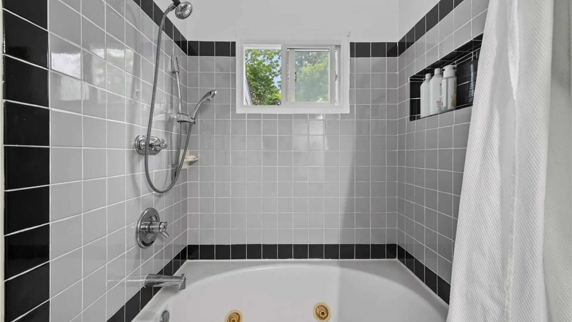 Property at 785 Crescent Avenue, Buffalo, NY 14216 21
