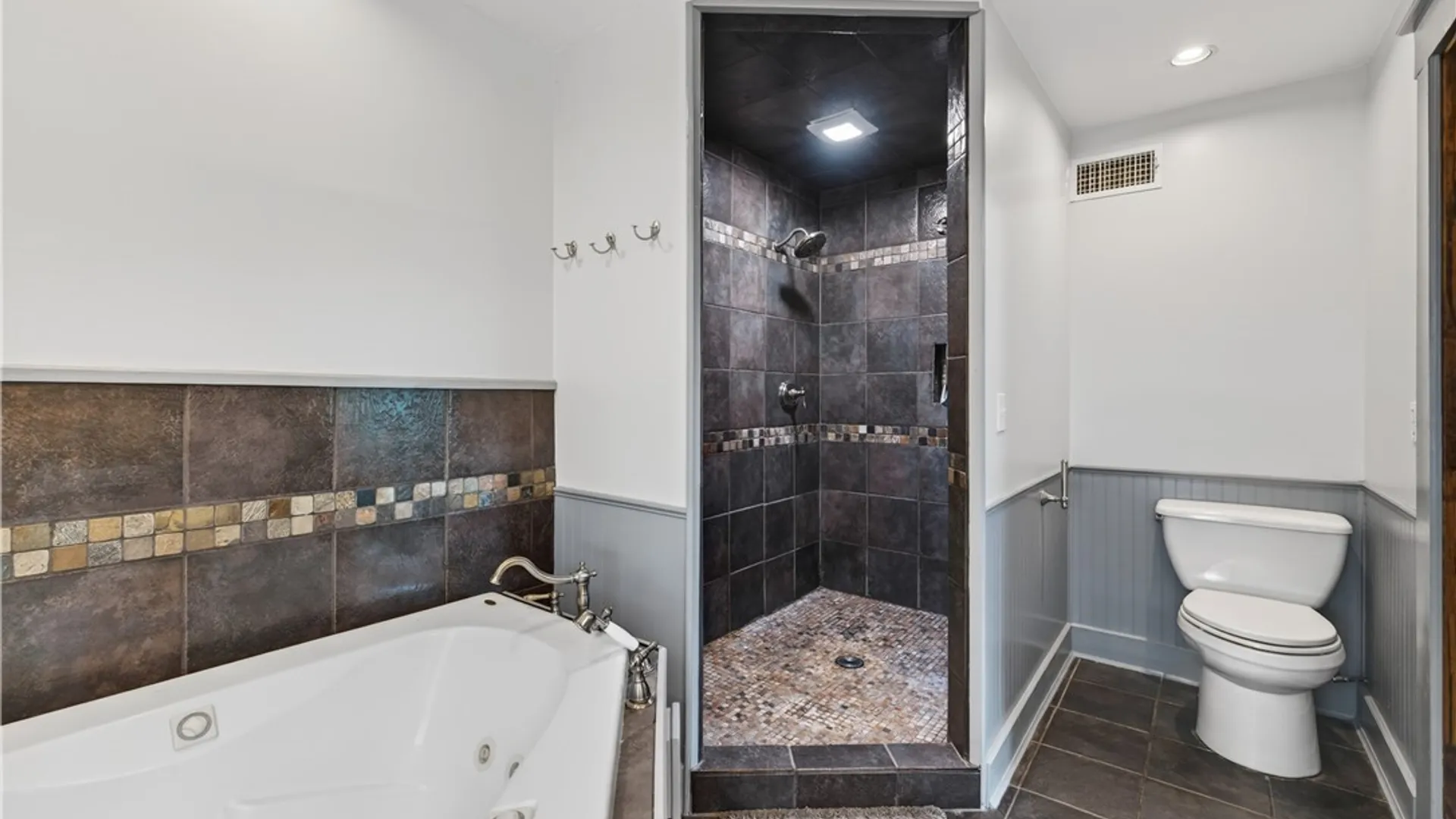 Property at 785 Crescent Avenue, Buffalo, NY 14216 39