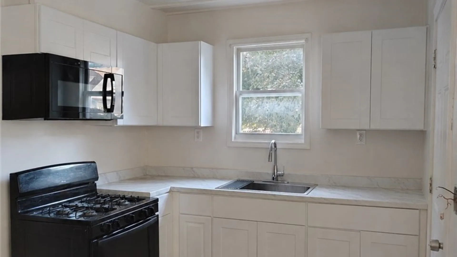 Property at 142 Warrington Road West, Syracuse, NY 13205 4