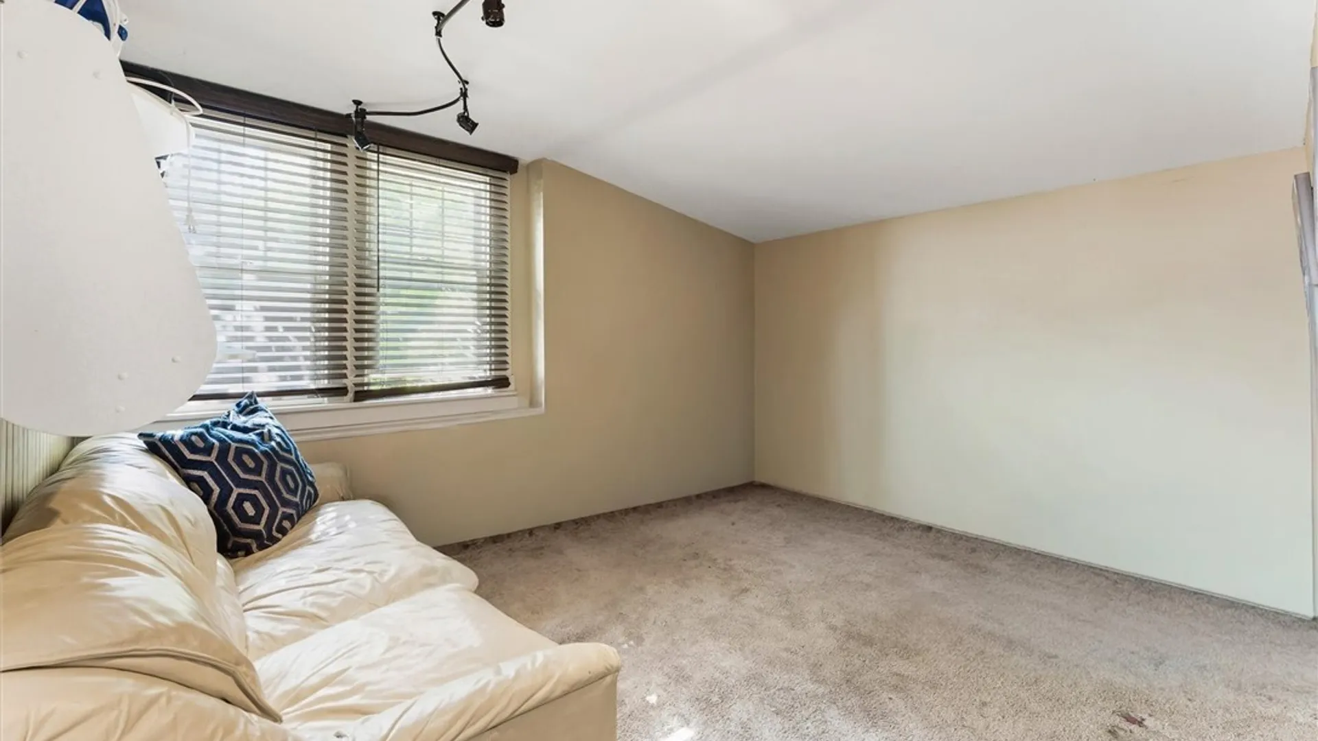 Property at 122 Cortland Place, Syracuse, NY 13207 10