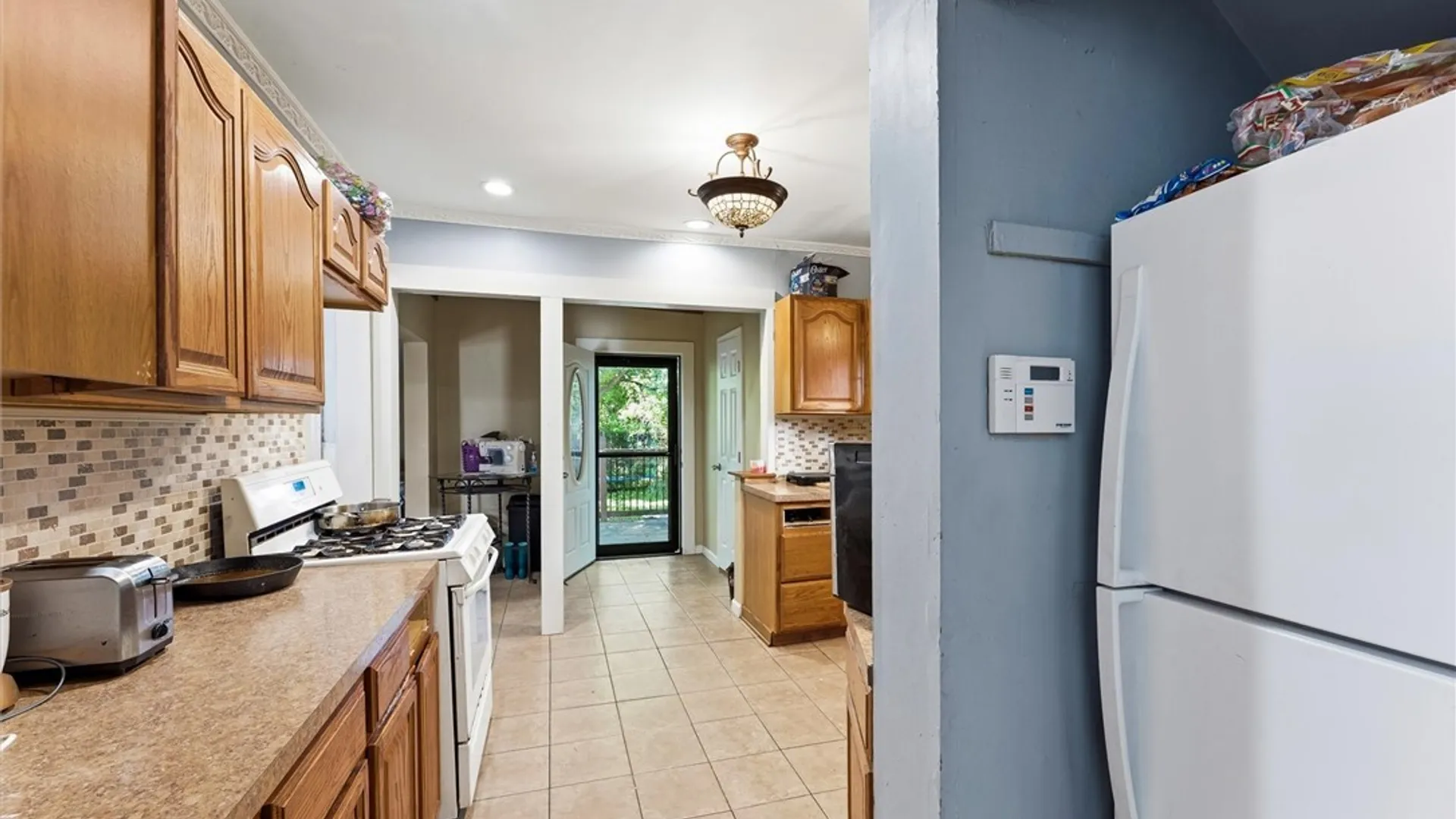 Property at 122 Cortland Place, Syracuse, NY 13207 12