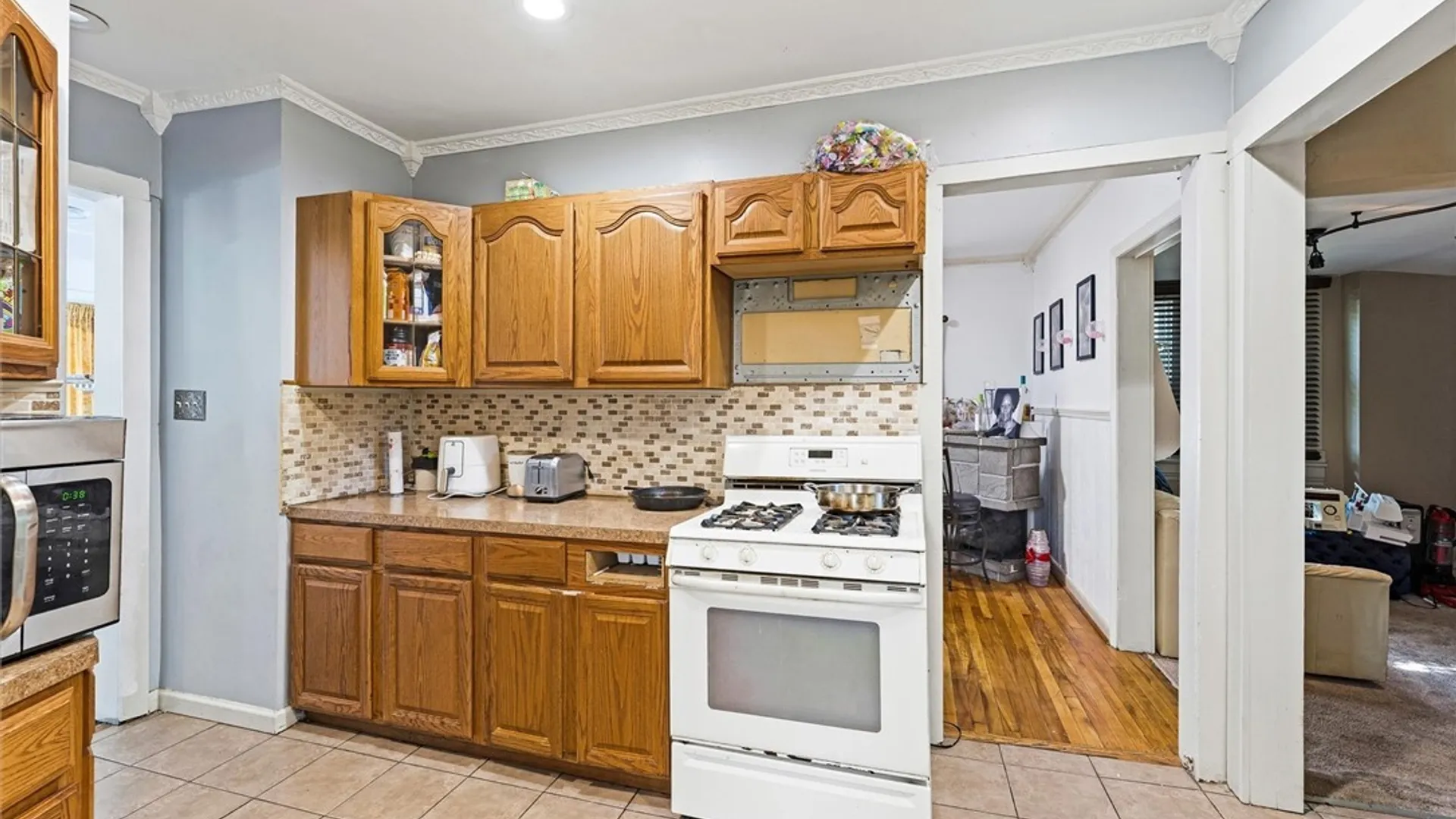 Property at 122 Cortland Place, Syracuse, NY 13207 13