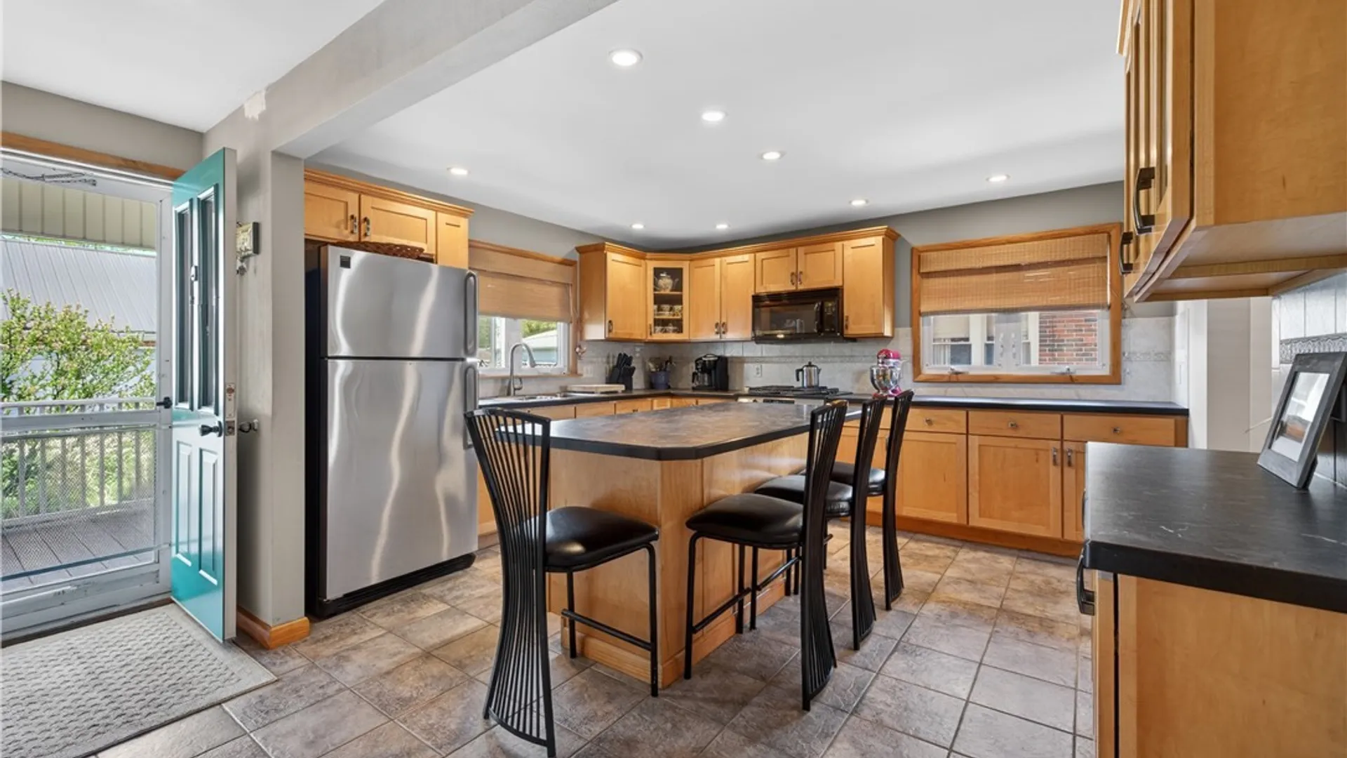 Property at 287 S Shore Blvd, Lackawanna, NY 14218 6