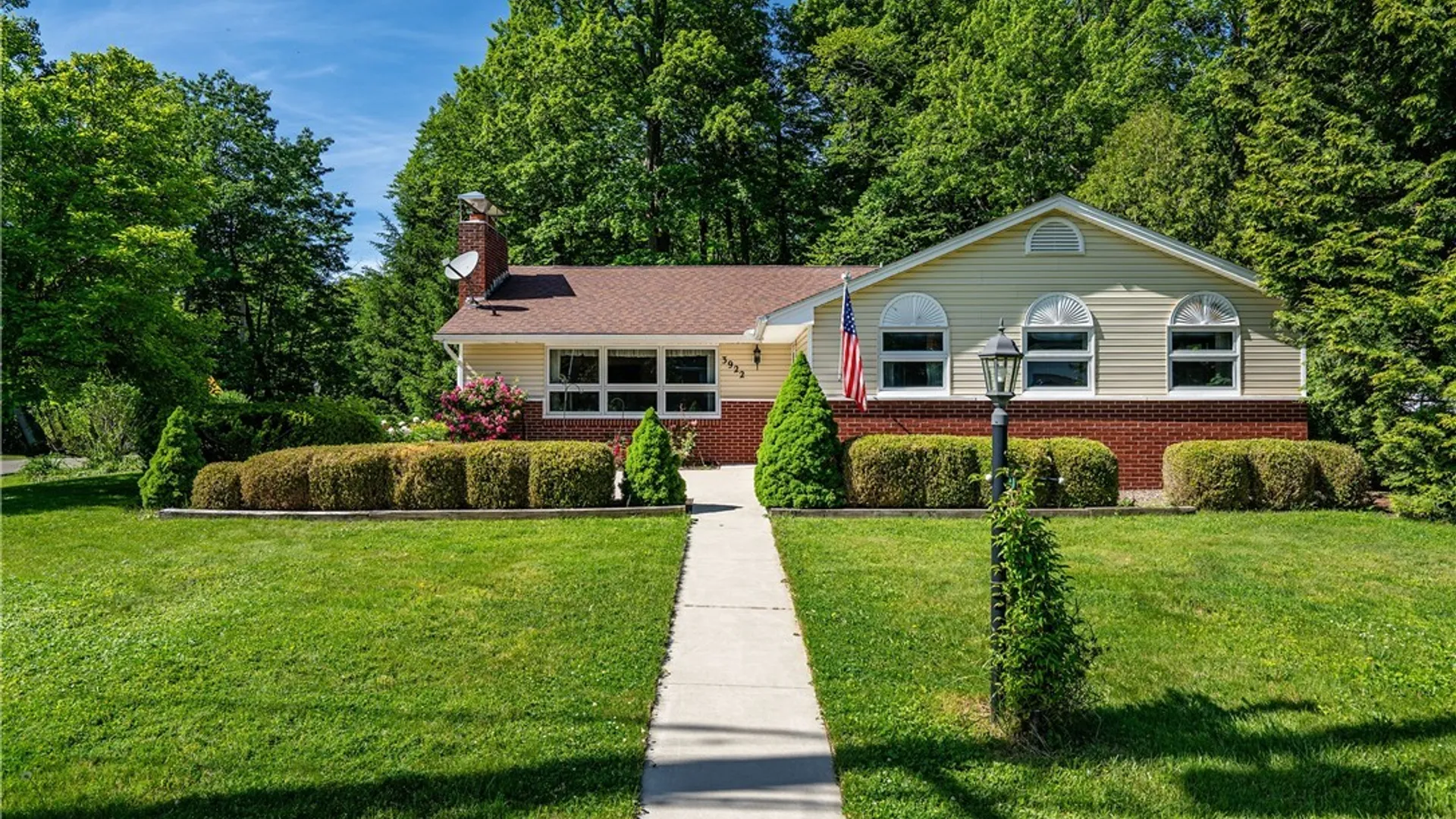 Property at 3922 N Hampton Brook Drive, Hamburg, NY 14075 2