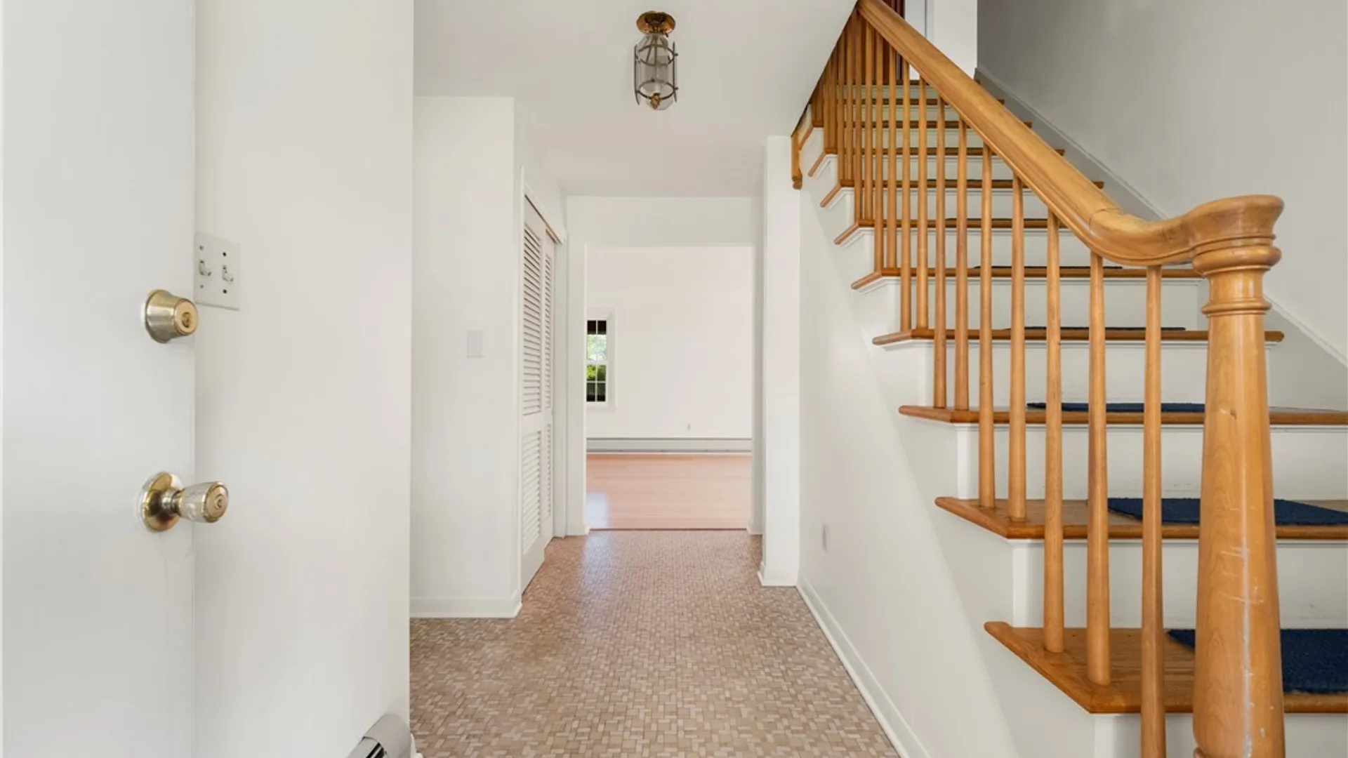 Property at 6 Lloyds Lane, New Hartford, NY 13413 10