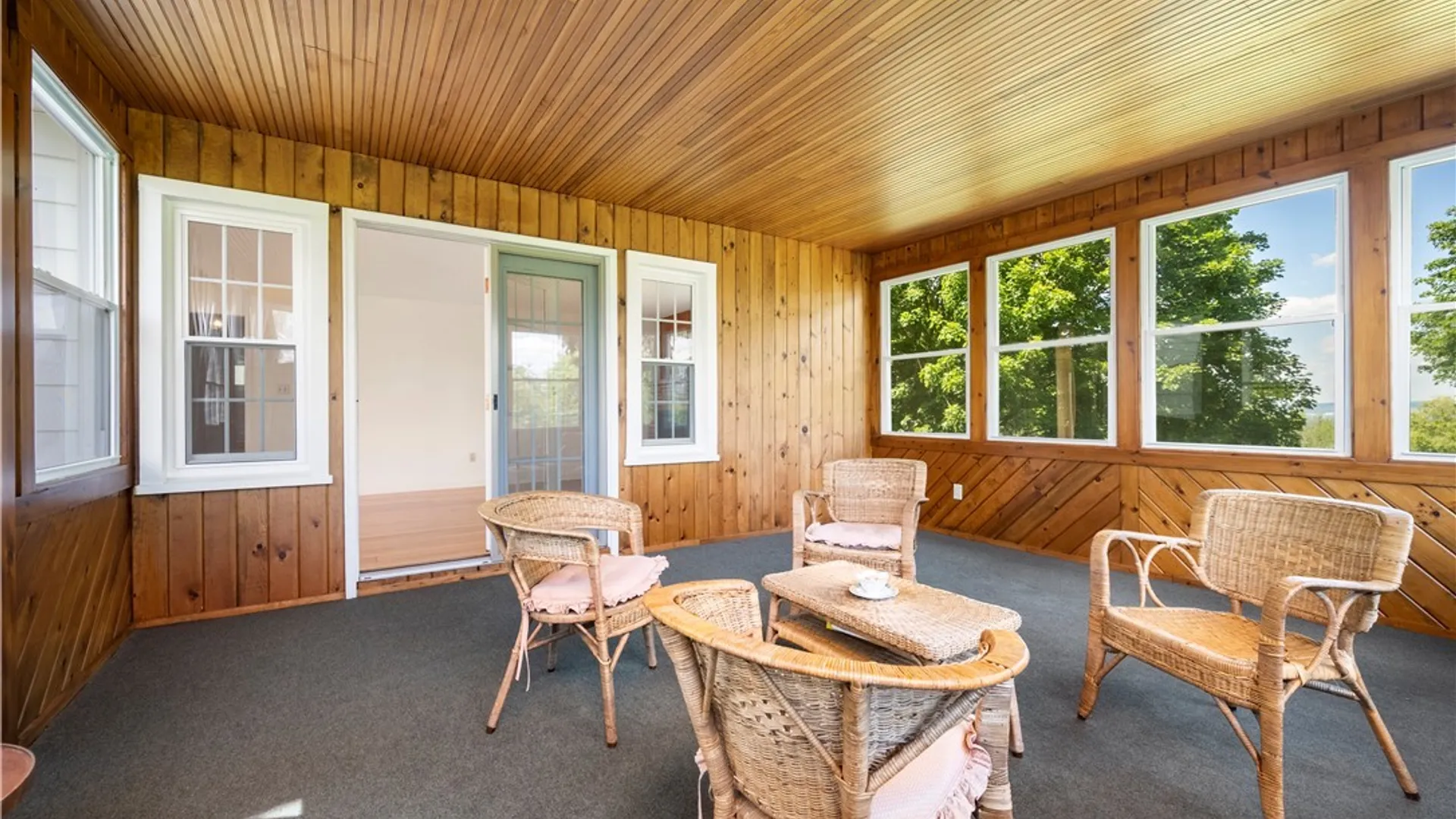 Property at 6 Lloyds Lane, New Hartford, NY 13413 29
