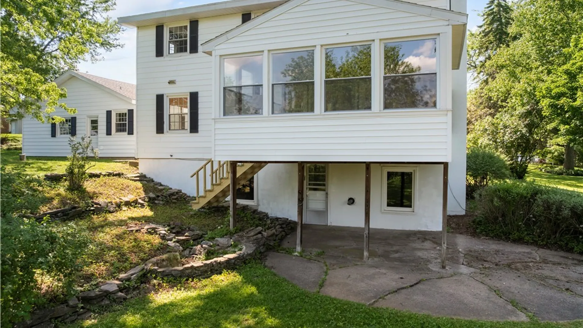 Property at 6 Lloyds Lane, New Hartford, NY 13413 6