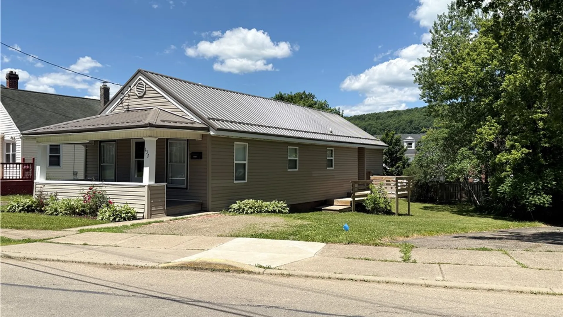 Property at 137 Rockland Avenue, Bradford City, PA 16701 2
