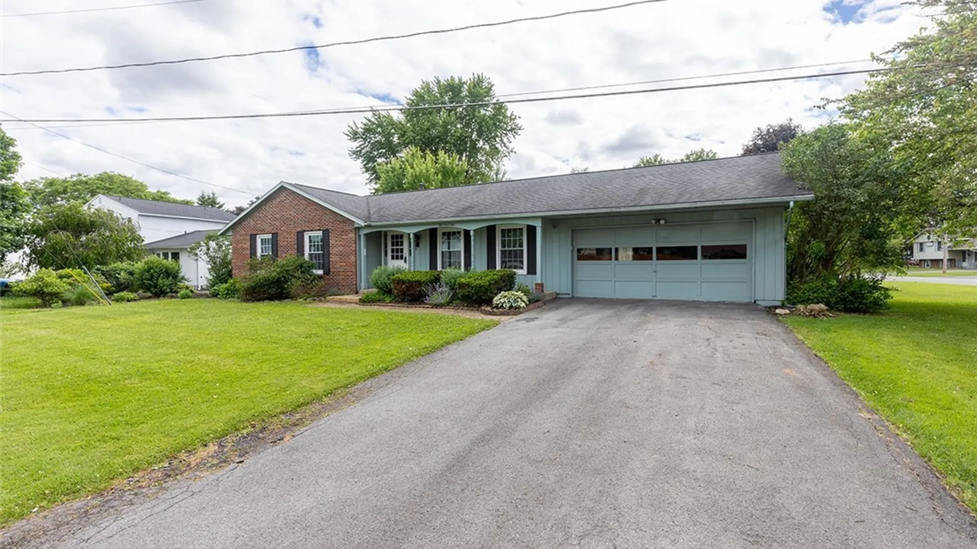 Property at 5350 Vineyard Drive, Clay, NY 13041 4