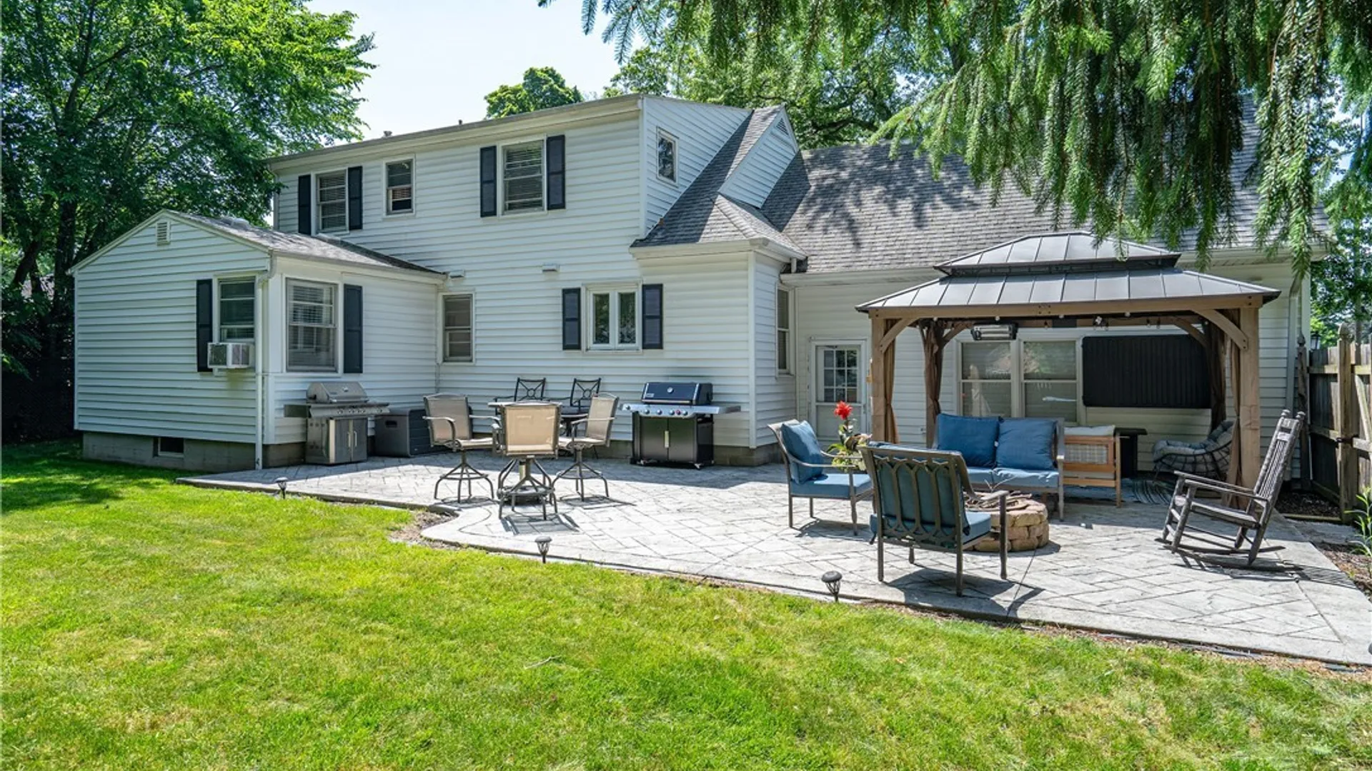 Property at 114 Euclid Avenue, Hamburg, NY 14075 21