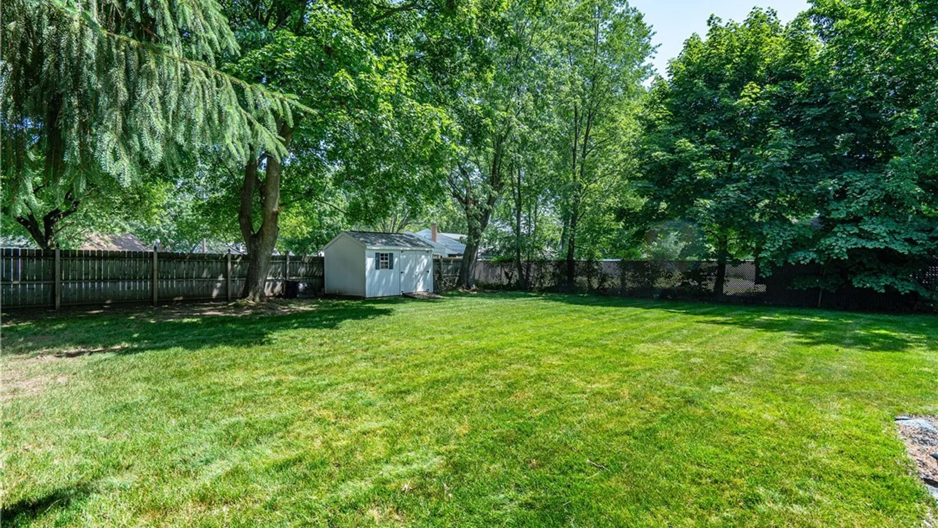 Property at 114 Euclid Avenue, Hamburg, NY 14075 25