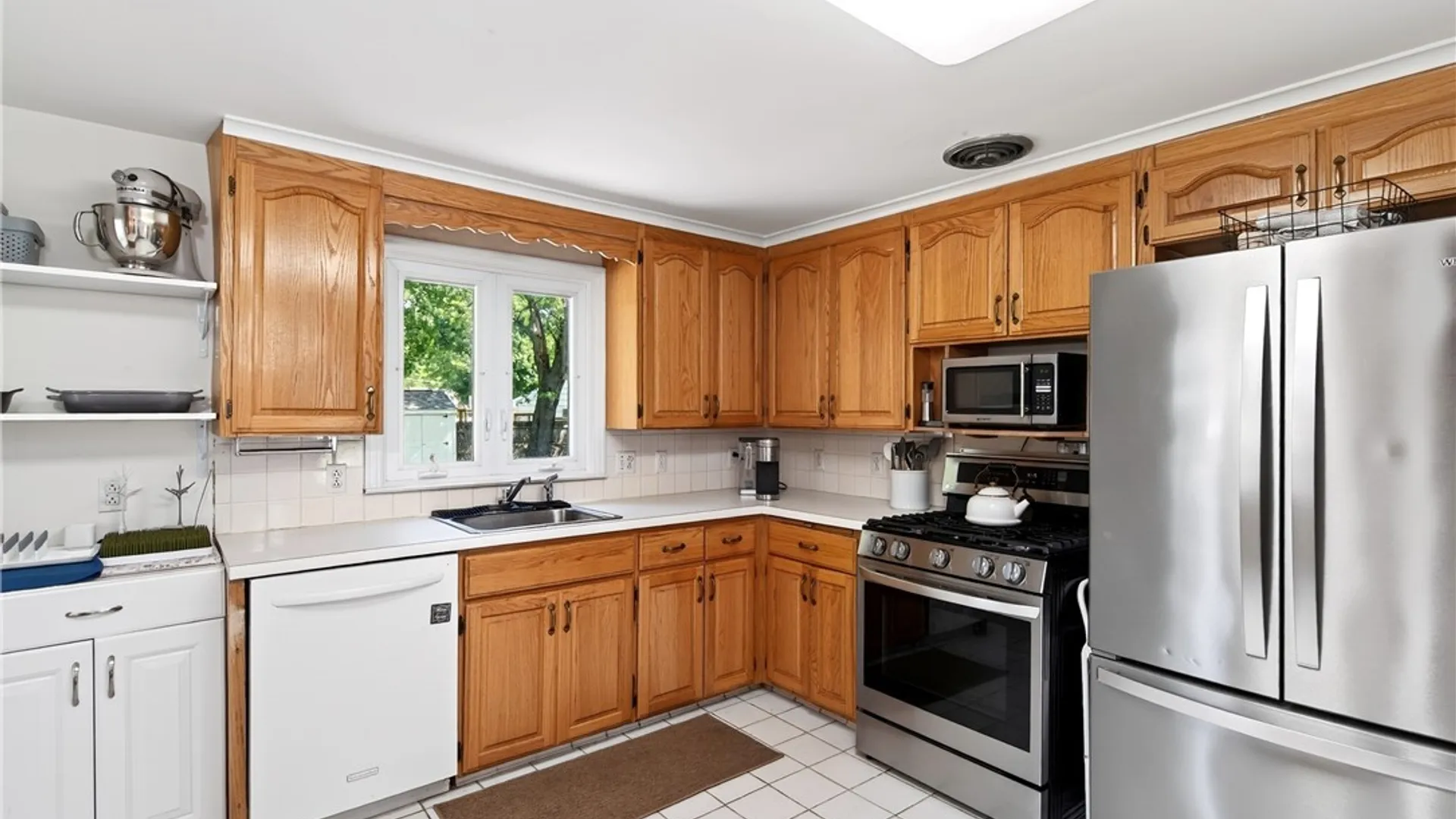Property at 114 Euclid Avenue, Hamburg, NY 14075 9