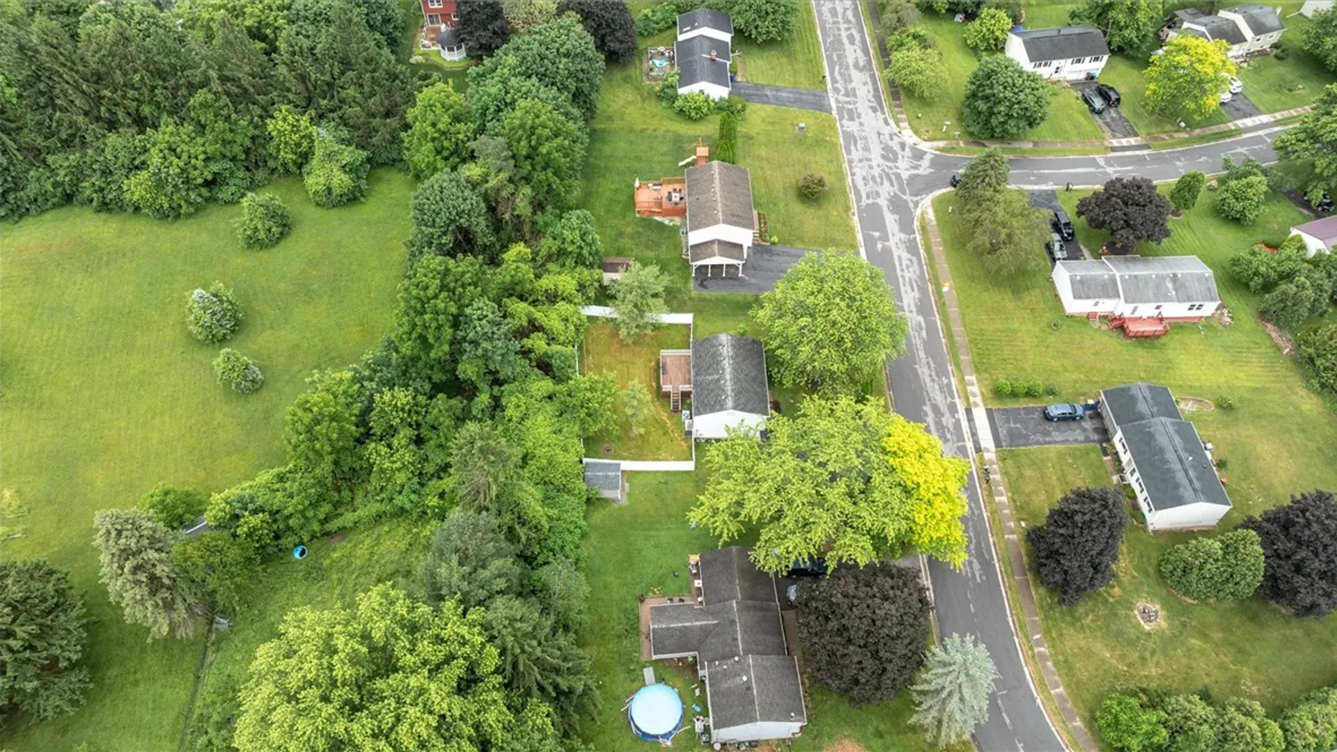 Property at 16 Falcon Drive, Henrietta, NY 14586 39