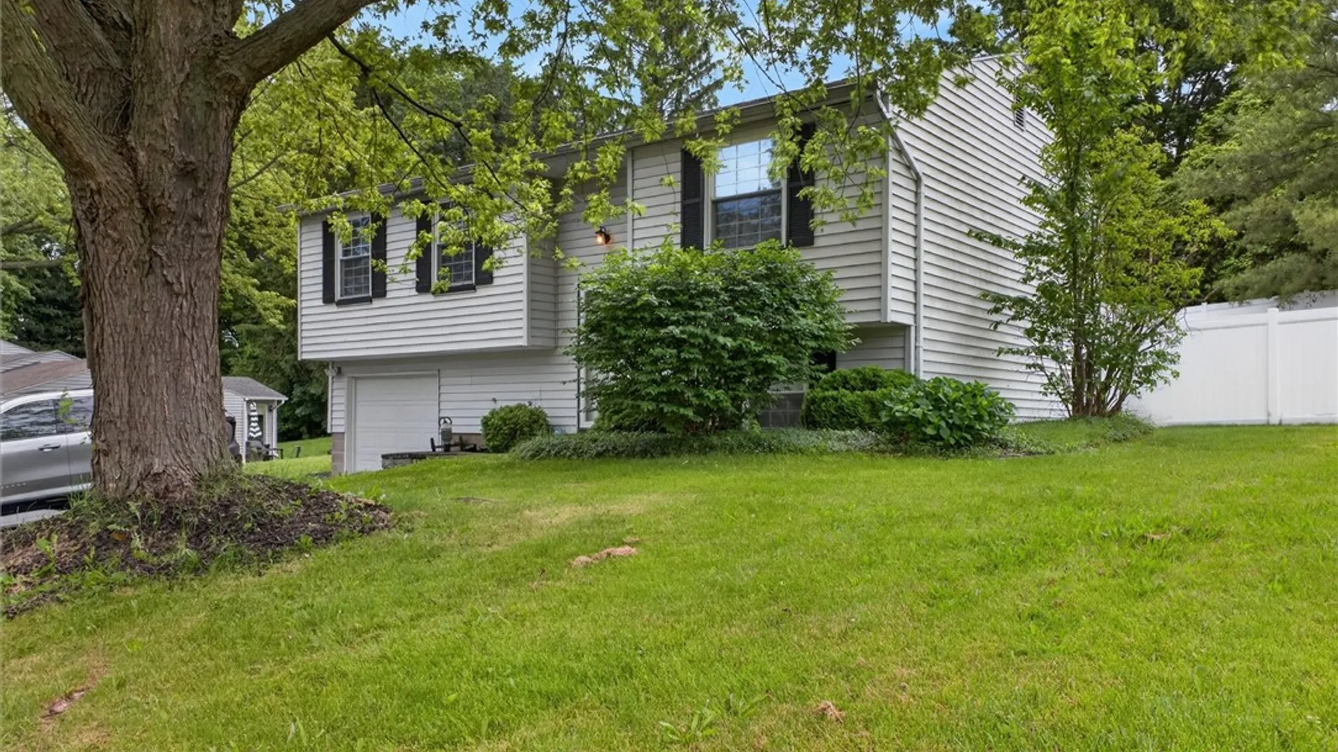 Property at 16 Falcon Drive, Henrietta, NY 14586 4