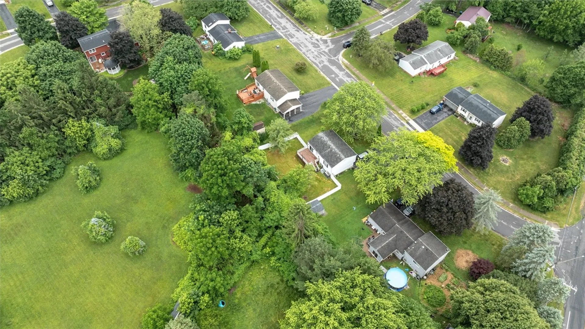 Property at 16 Falcon Drive, Henrietta, NY 14586 40