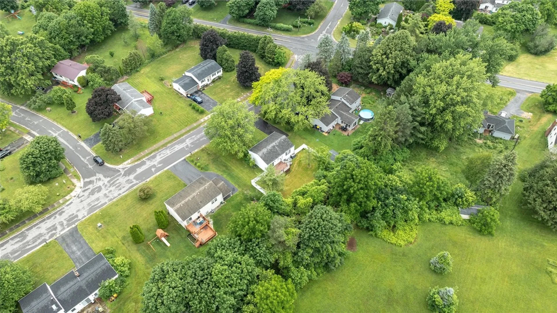 Property at 16 Falcon Drive, Henrietta, NY 14586 41