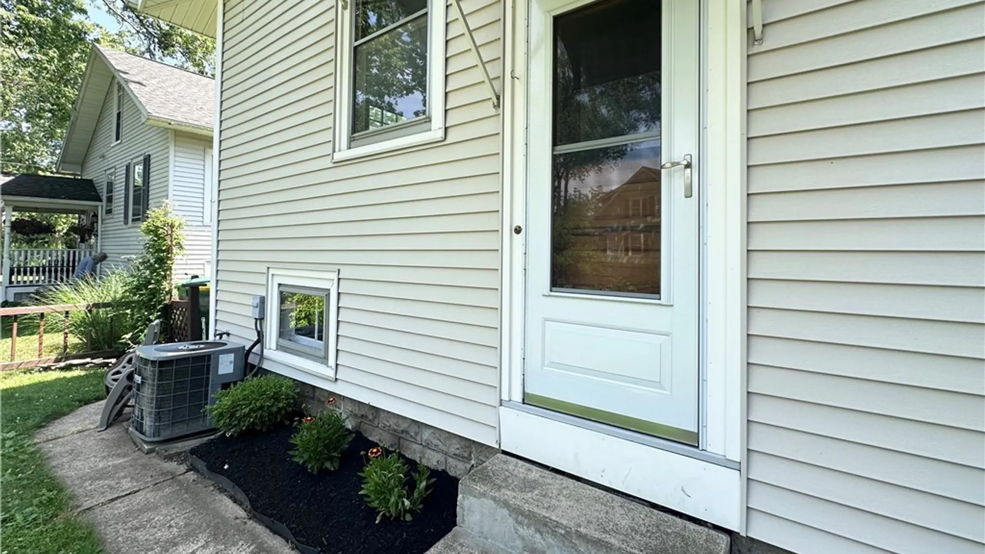 Property at 82 Marengo Avenue, Hamburg, NY 14075 4