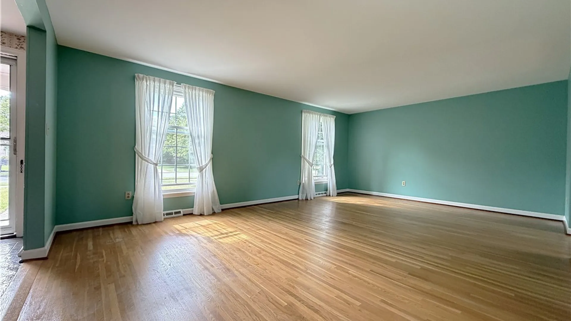 Property at 25 Foxpoint, Amherst, NY 14221 4