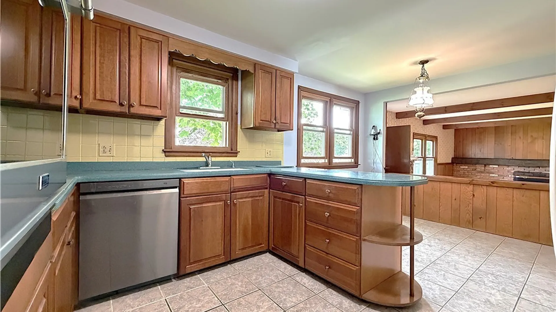 Property at 25 Foxpoint, Amherst, NY 14221 7