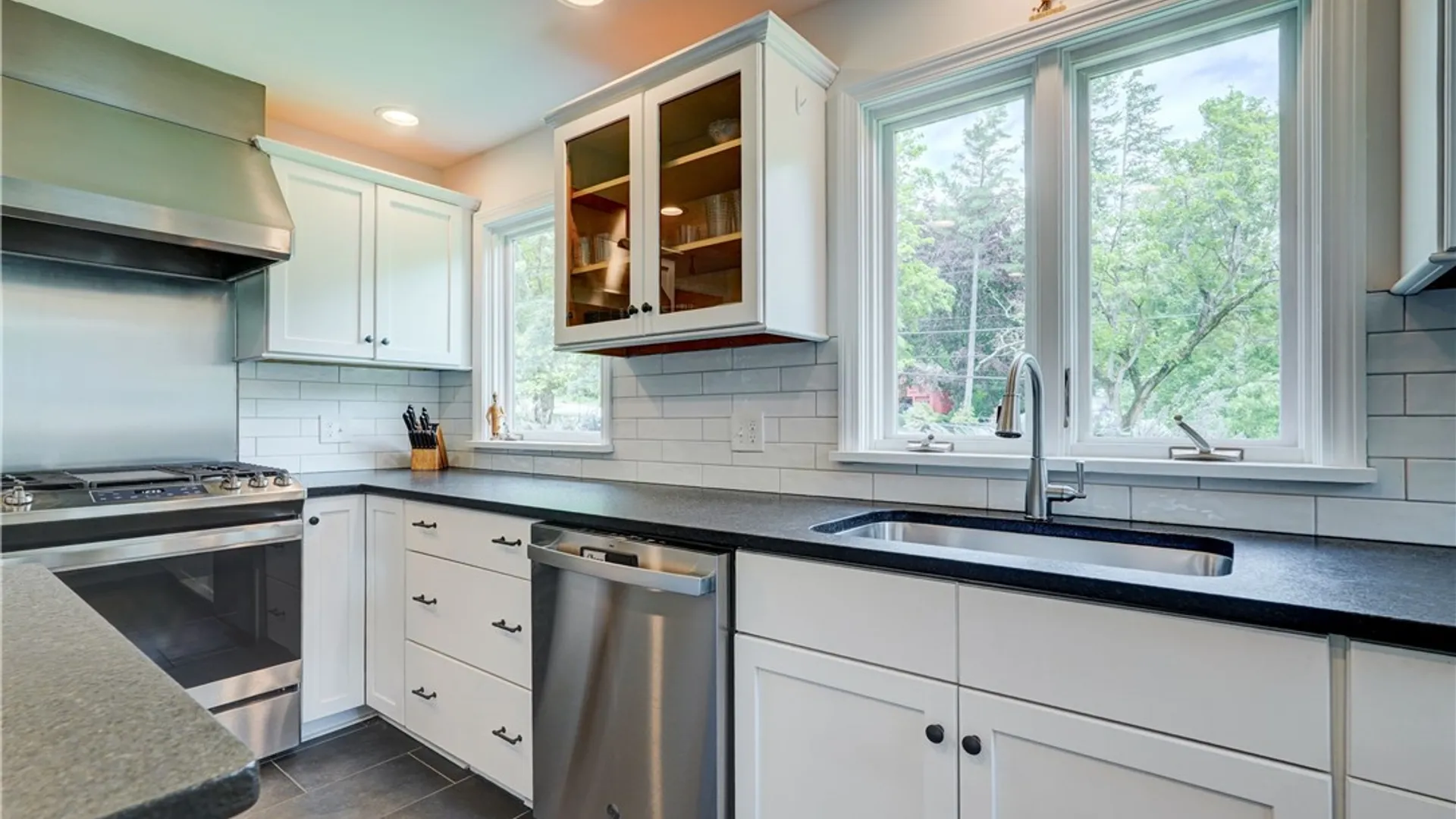 Property at 17 W Jefferson Road, Pittsford, NY 14534 7