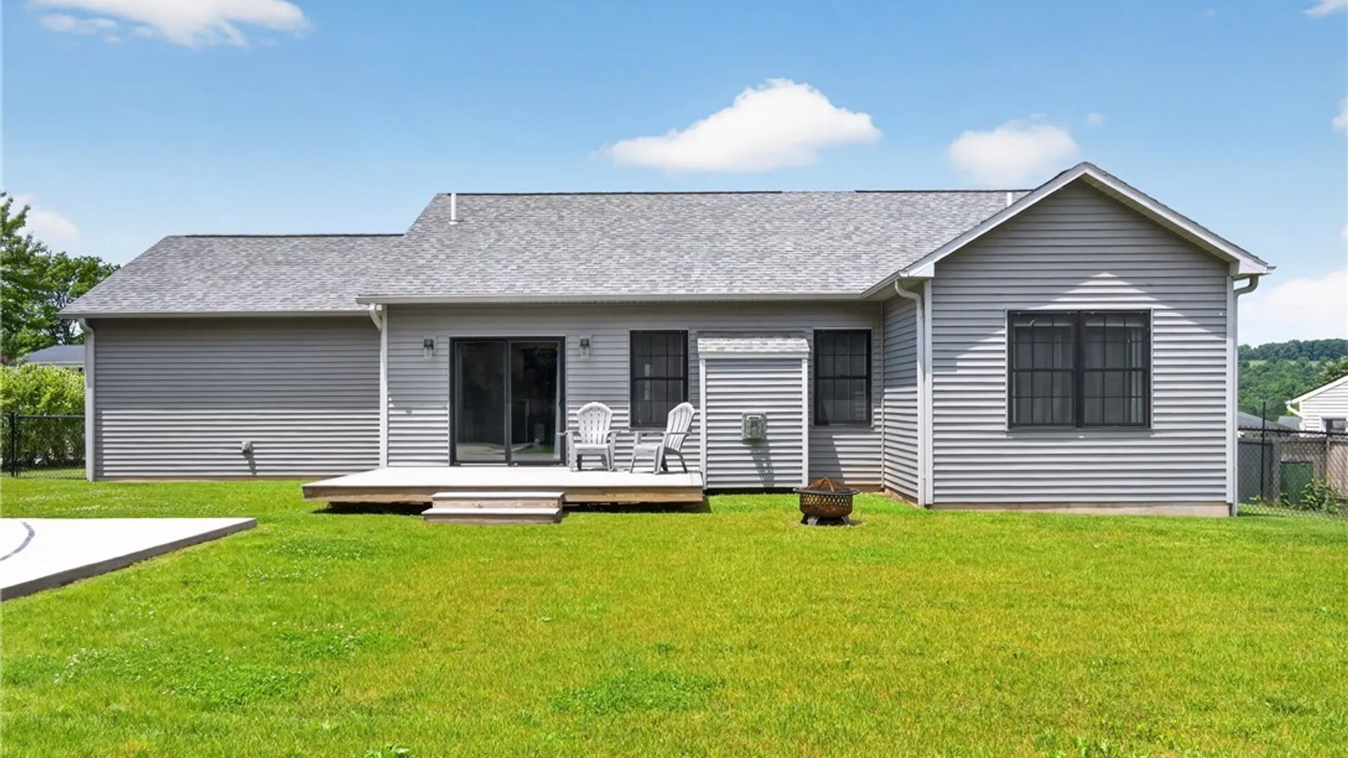 Property at 106 Kathleen Terrace, Camillus, NY 13031 34