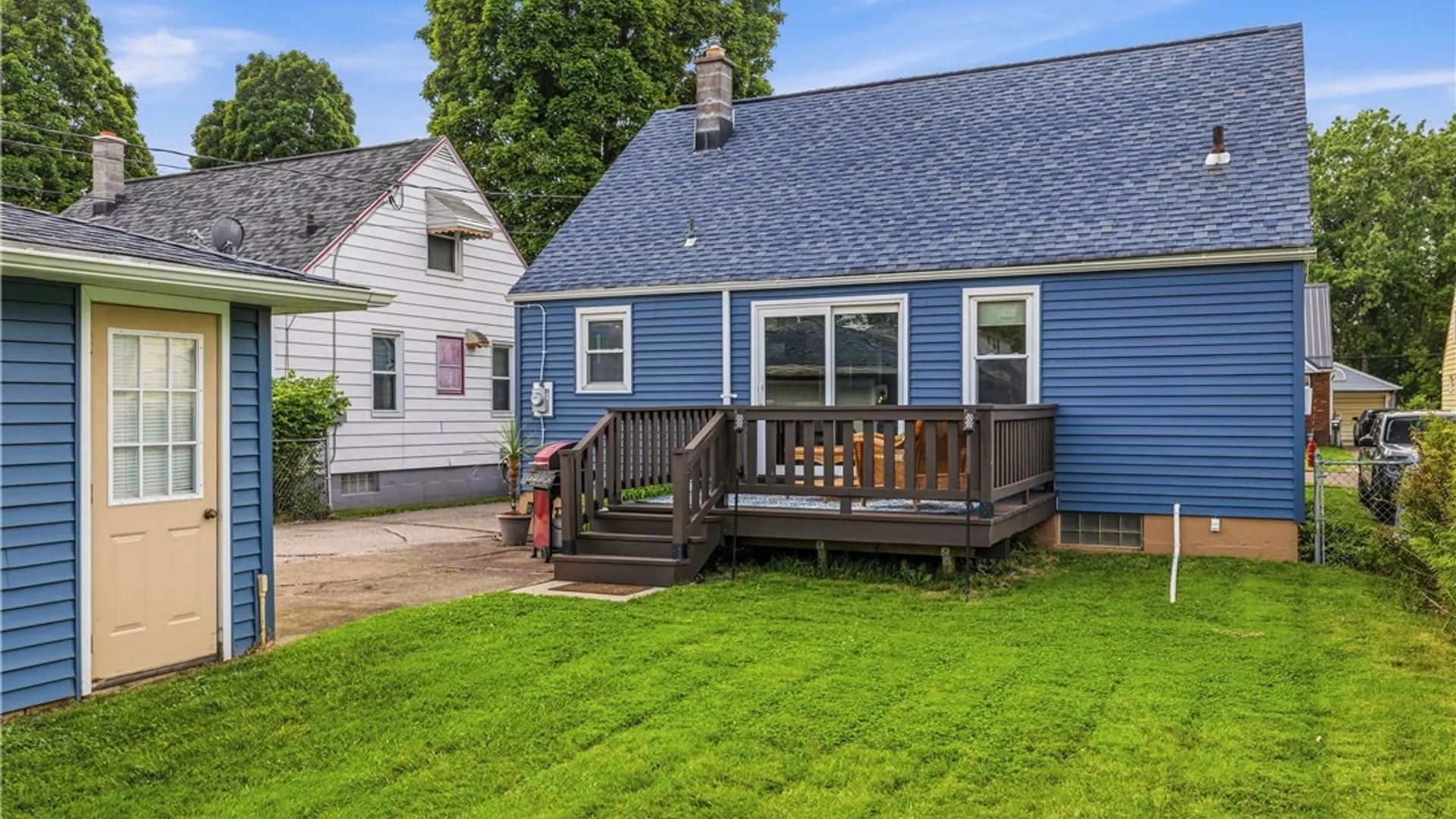 Property at 77 Avondale Place, Buffalo, NY 14210 22