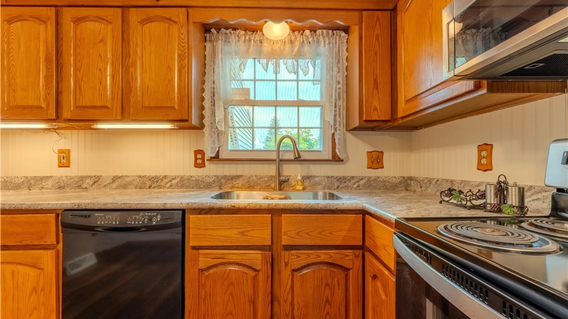 Property at 8202 Beehive Circle, Clay, NY 13090 11