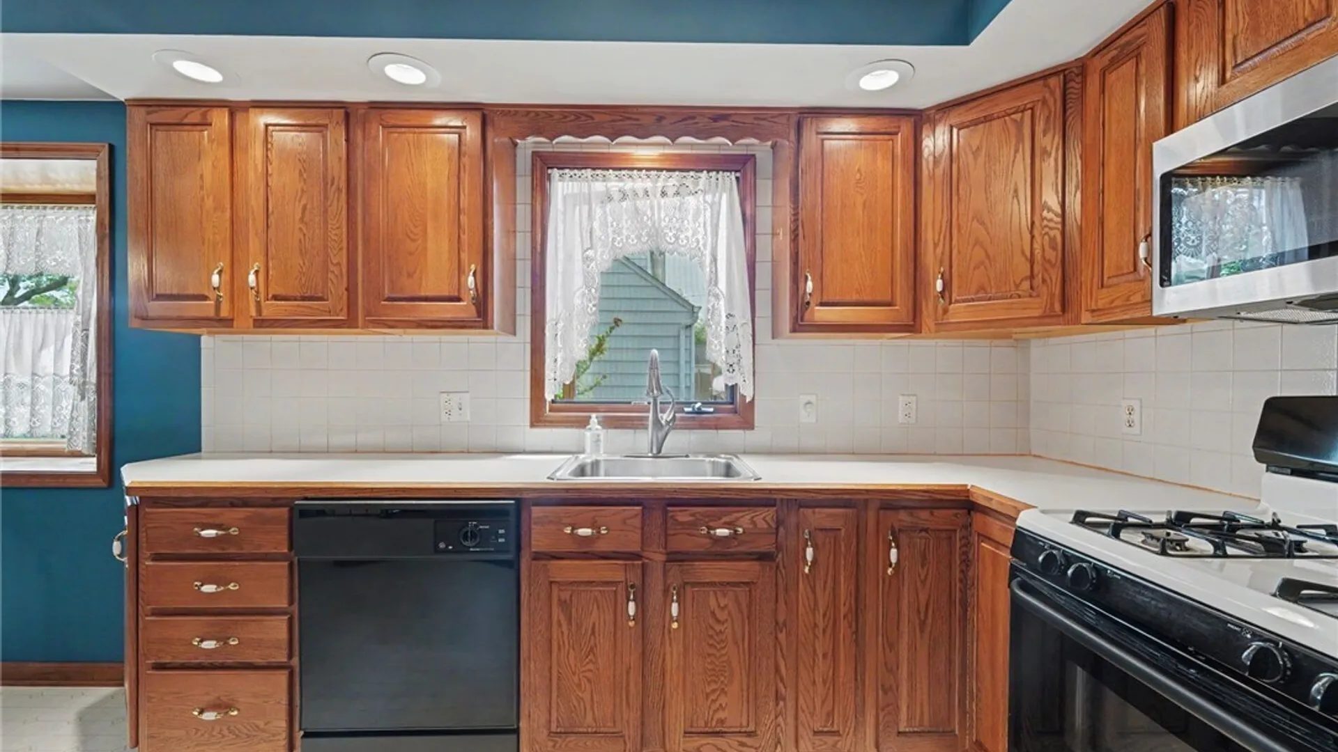 Property at 240 Blackstone Boulevard, Tonawanda, NY 14150 15