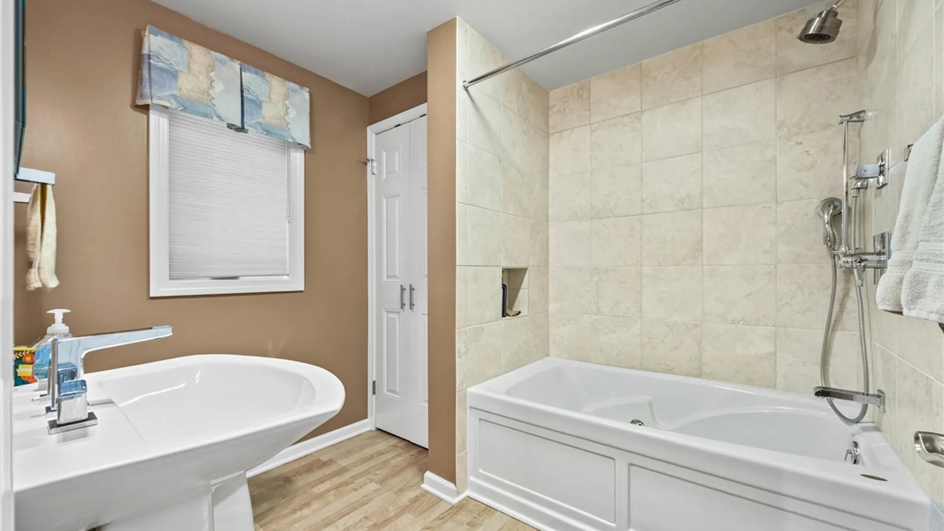 Property at 54 Larkwood Dr, Greece, NY 14626 26