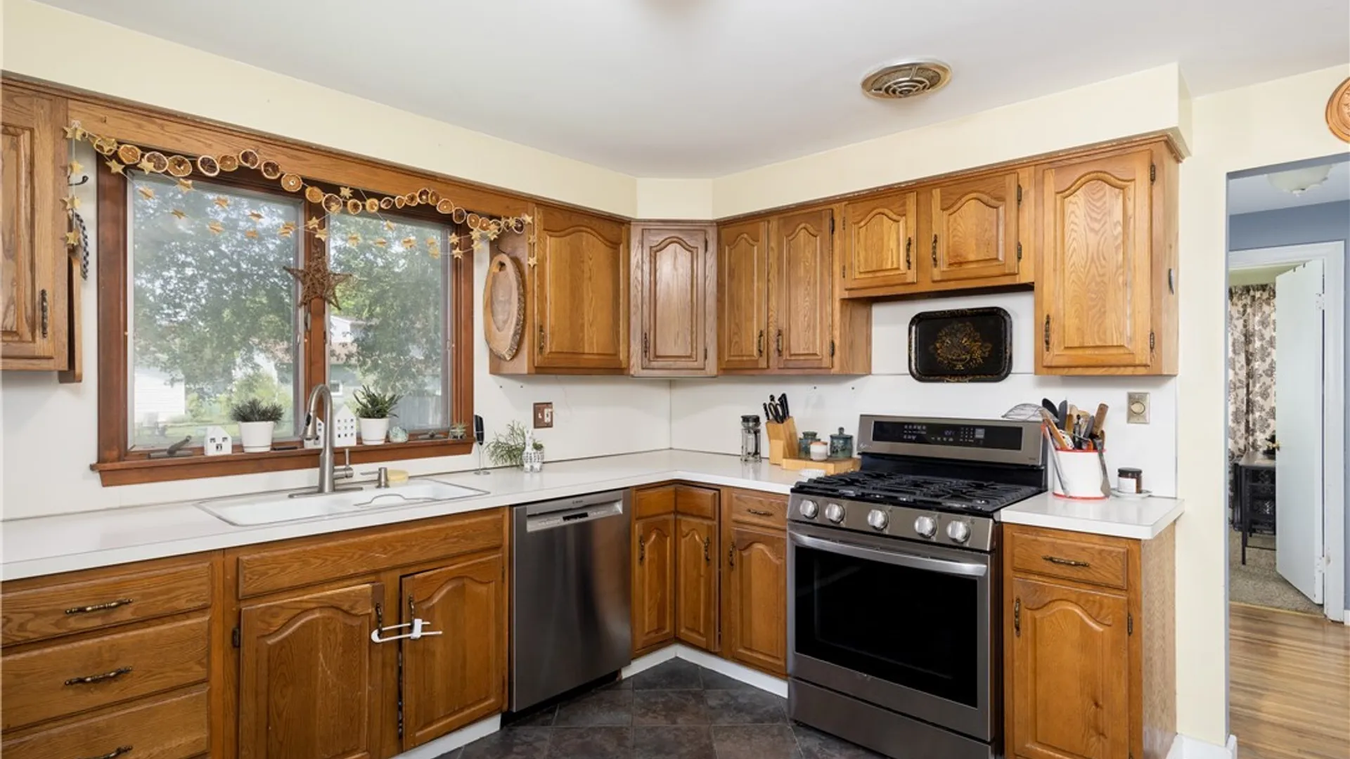 Property at 60 Ledyard Avenue, Cheektowaga, NY 14043 6