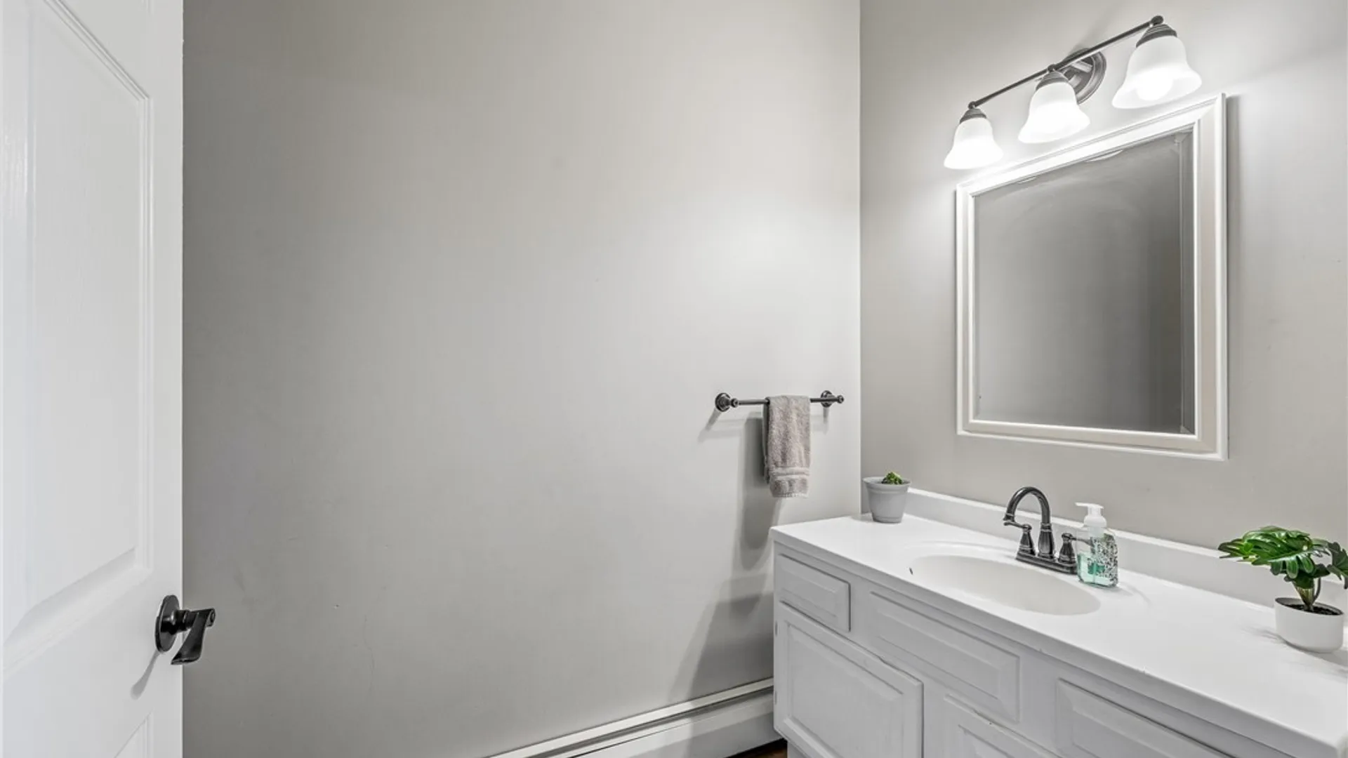 Property at 1034 Niagara Falls Boulevard, North Tonawanda, NY 14120 11