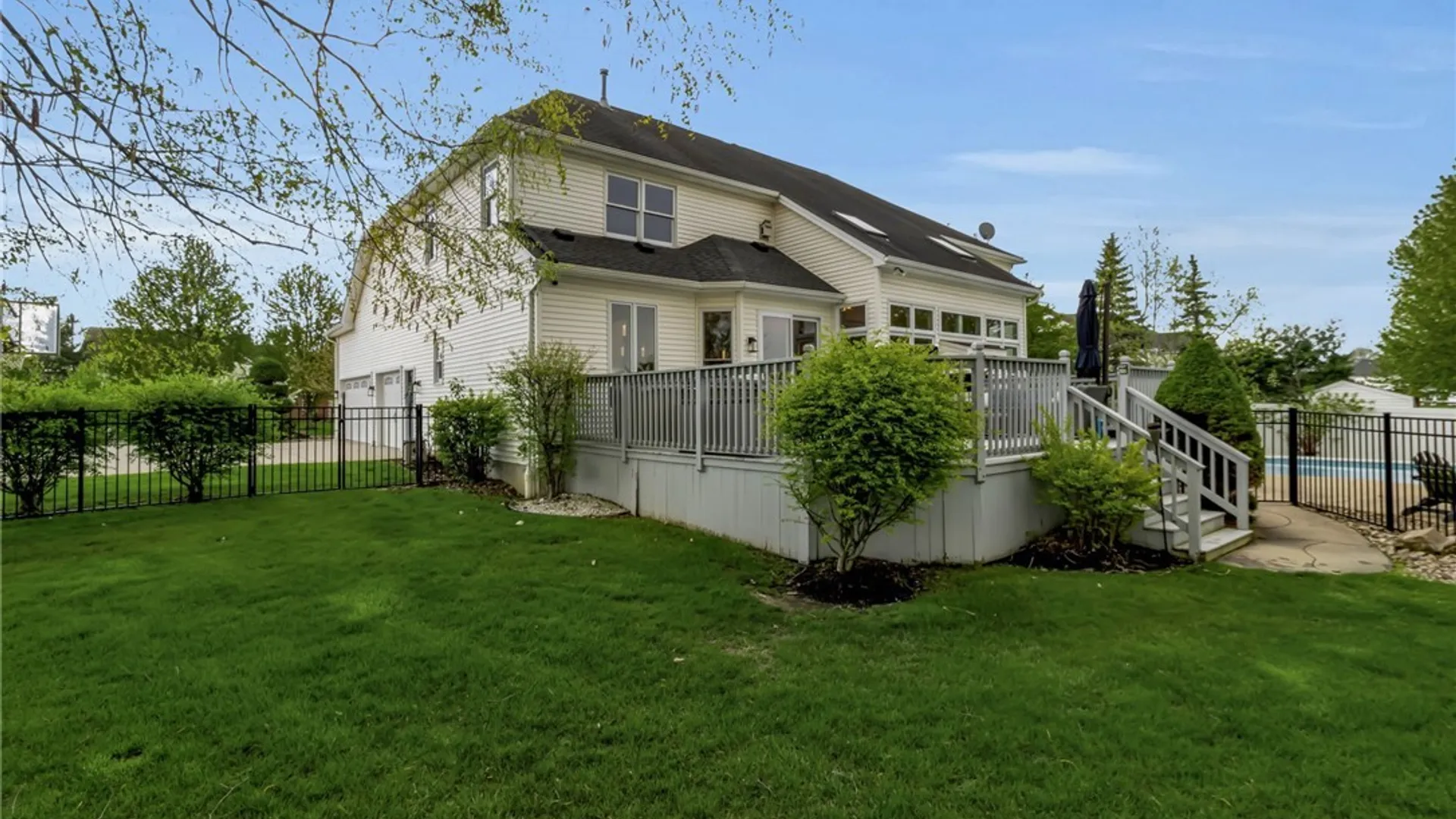 Property at 8154 Golden Oak Circle, Clarence, NY 14221 37