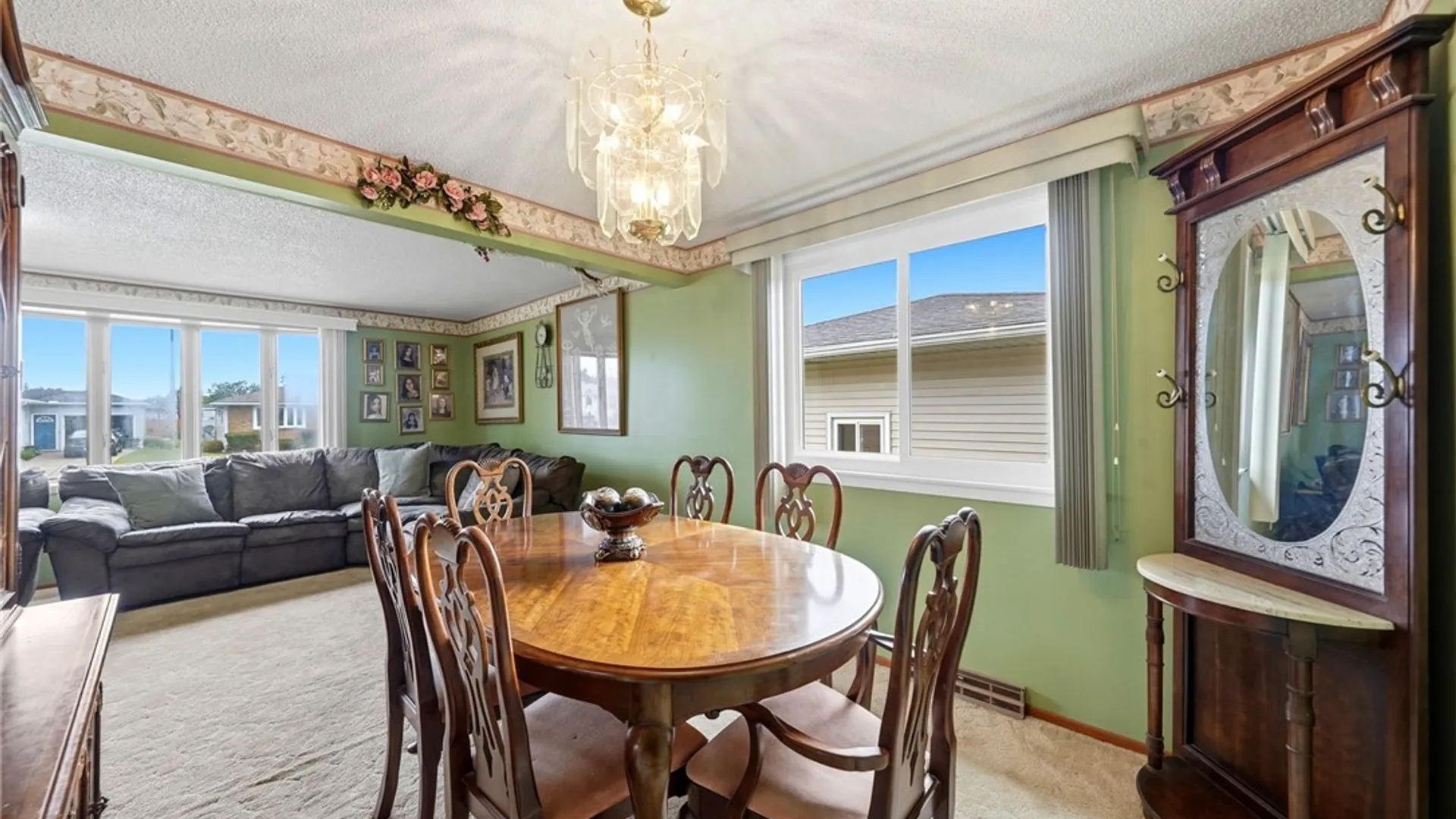 Property at 107 Bronx Drive, Cheektowaga, NY 14227 11